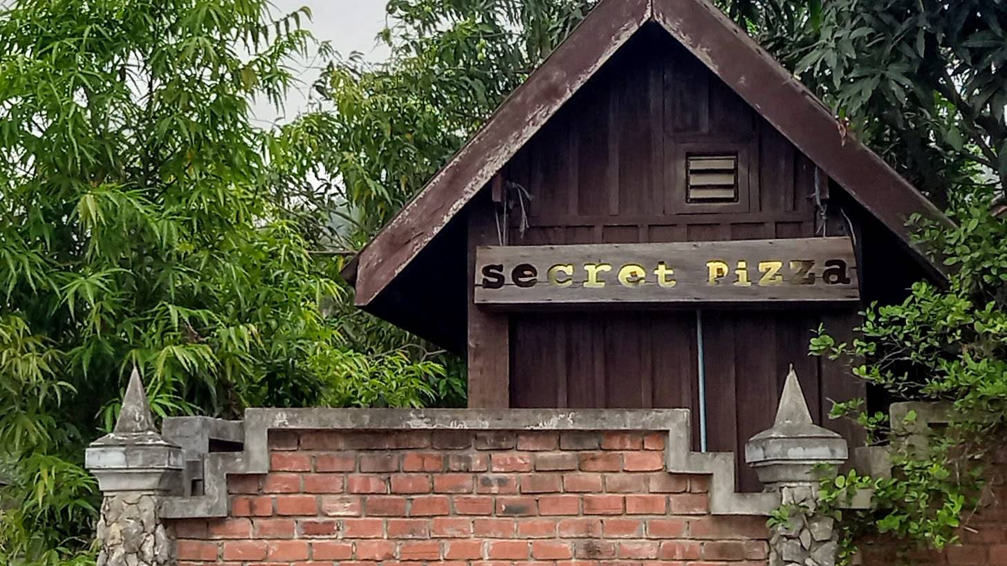 Secret Pizza in Luang Prabang, LAOS