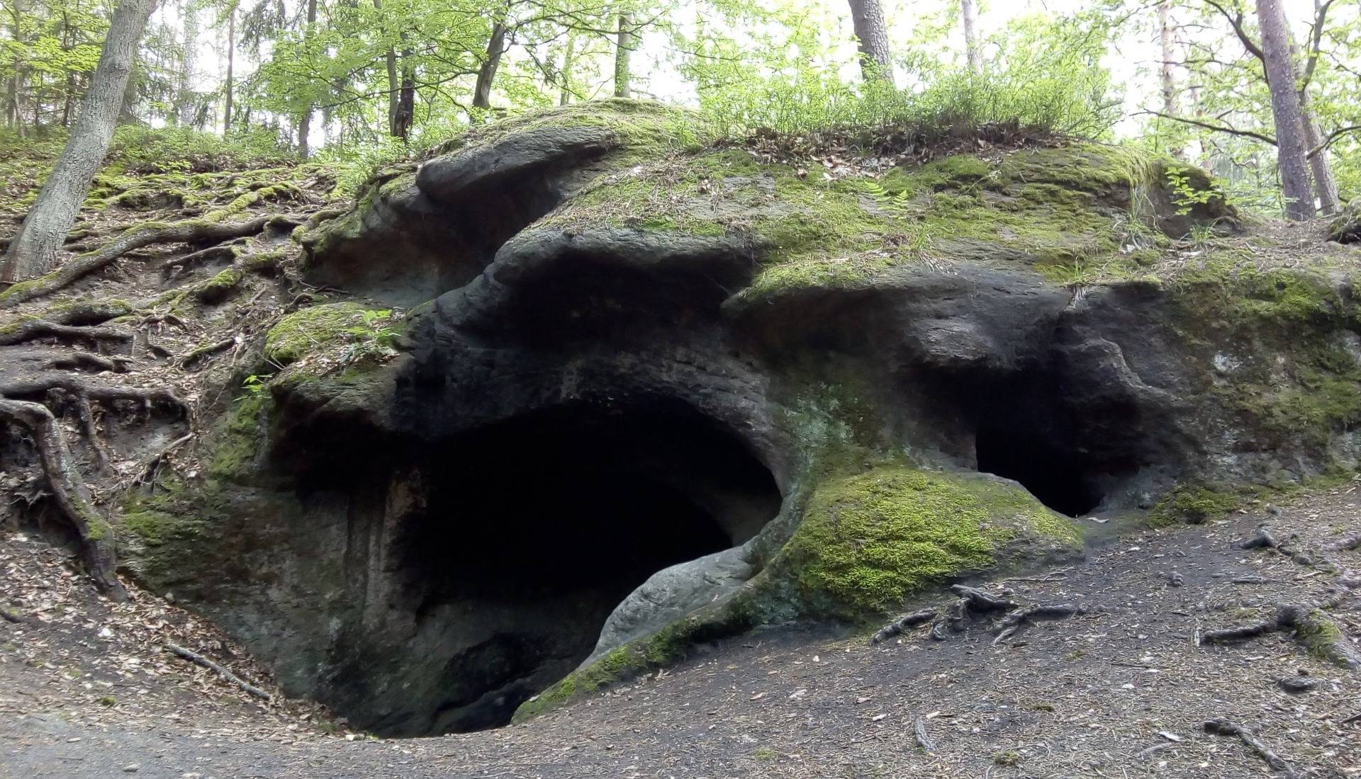 To the Robber's Cave / K Loupežnické jeskyni