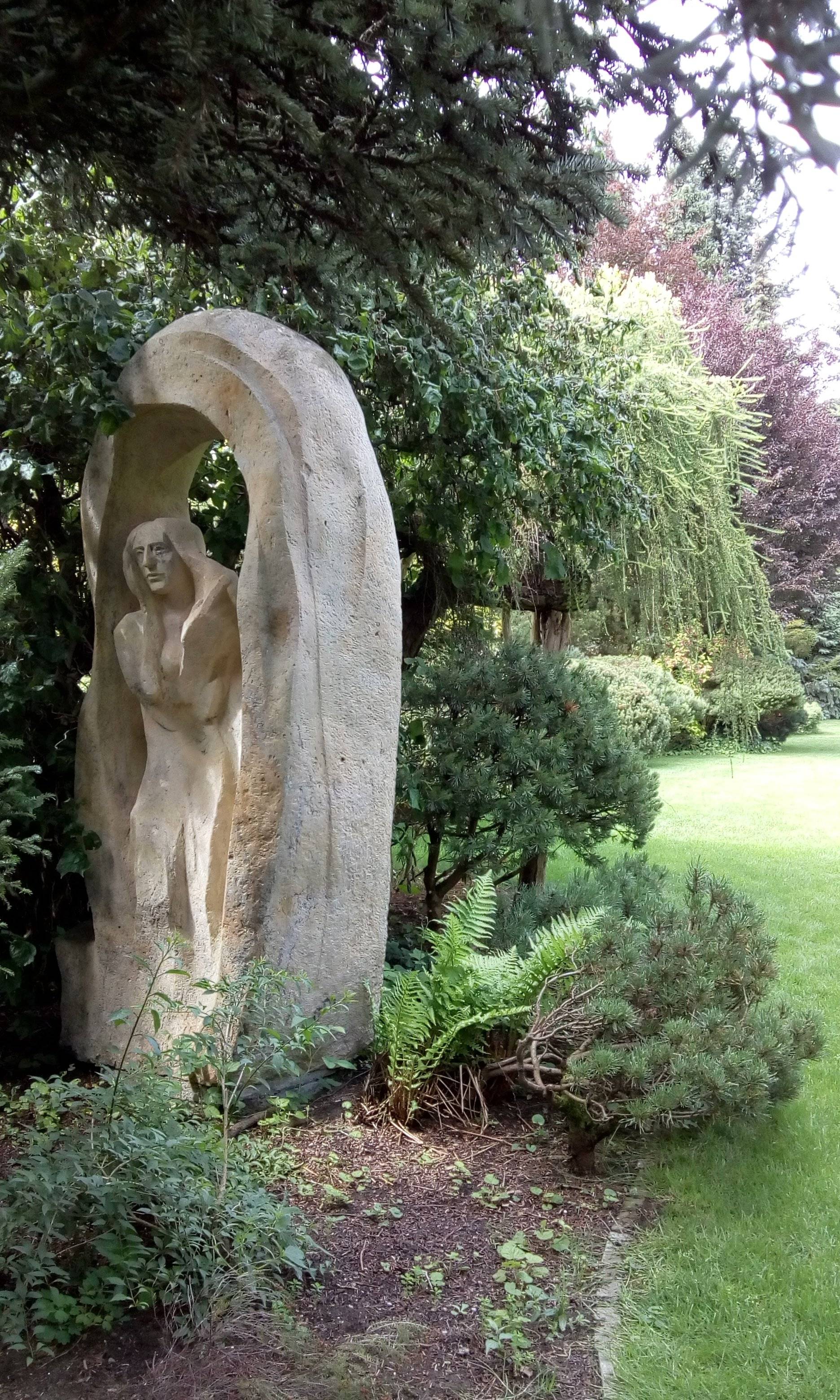 Meditation Garden in Pilsen / Památník obětem zla - Meditační zahrada v Plzni