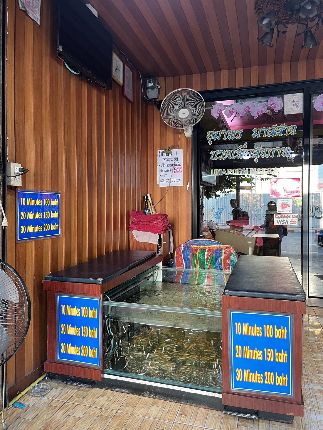 Was surprised to see a fish spa here open at that early!