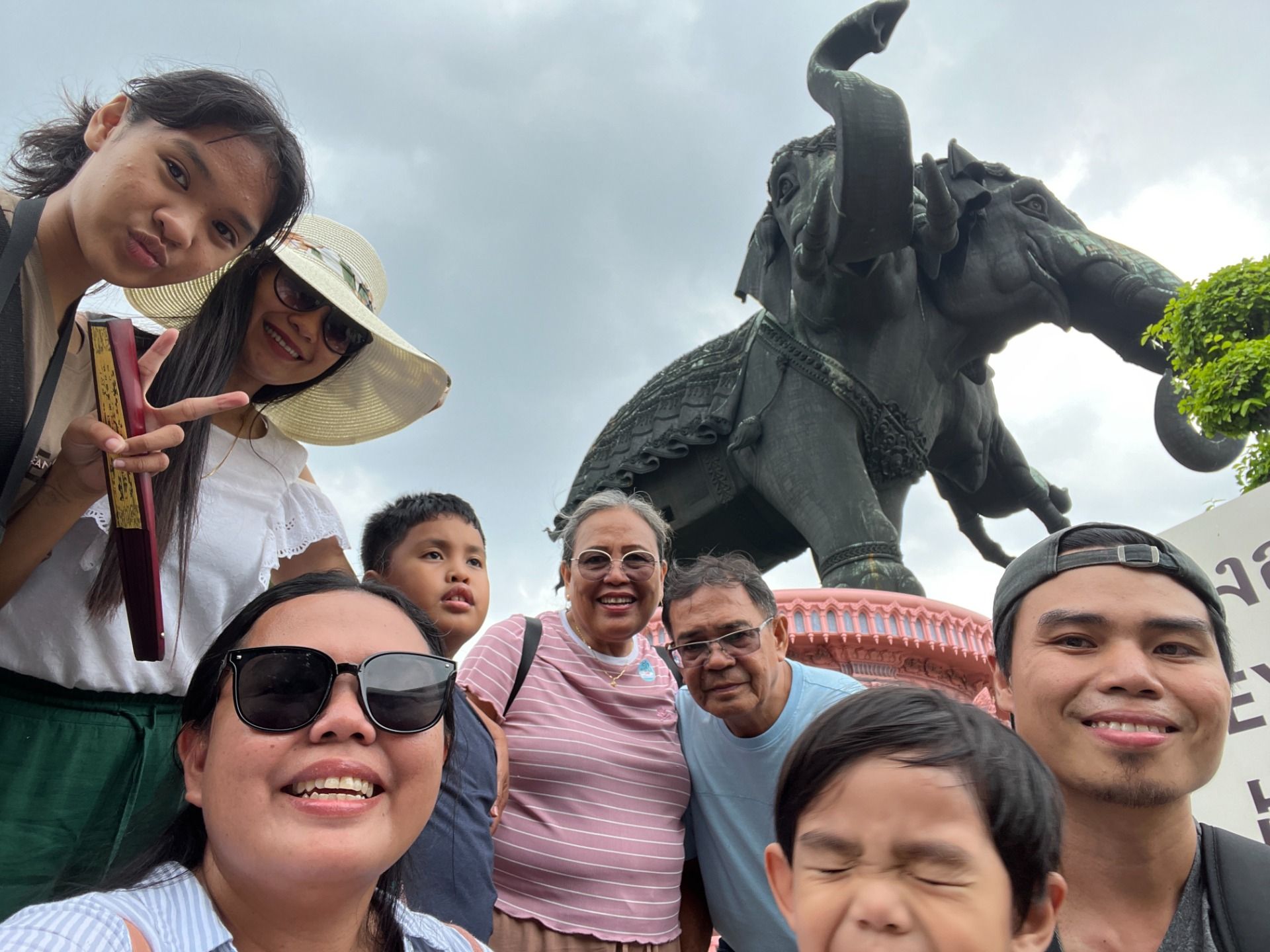 Group photo with the three-headed elephant!