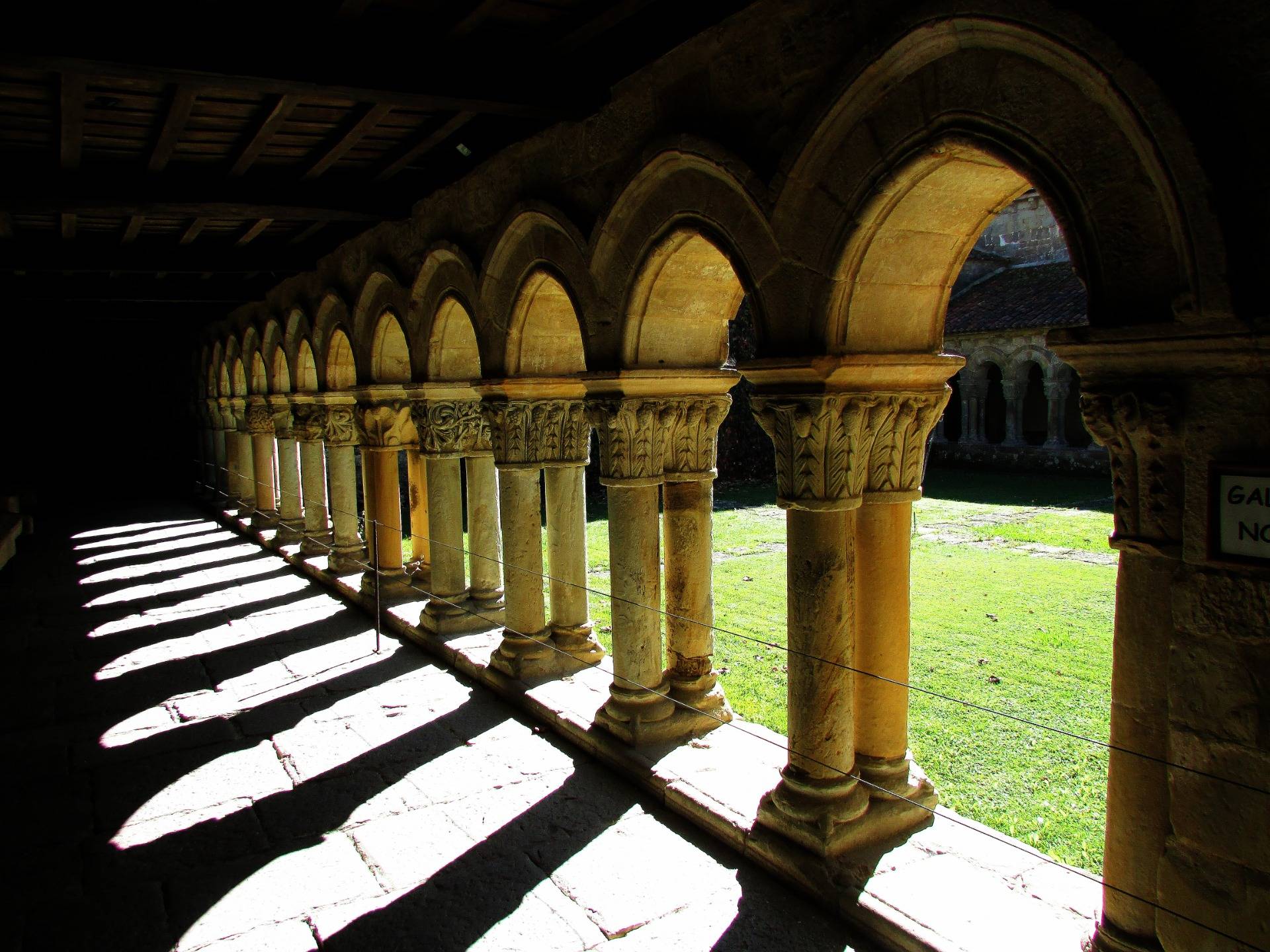 Mysterious places of Cantabria: the Collegiate Church of Santillana del Mar