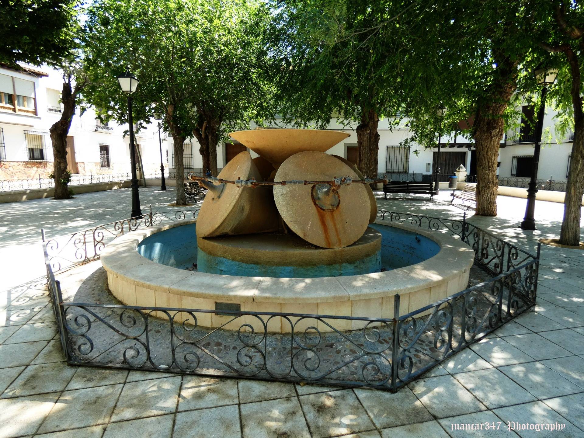 Modern monument to the La Mancha jars