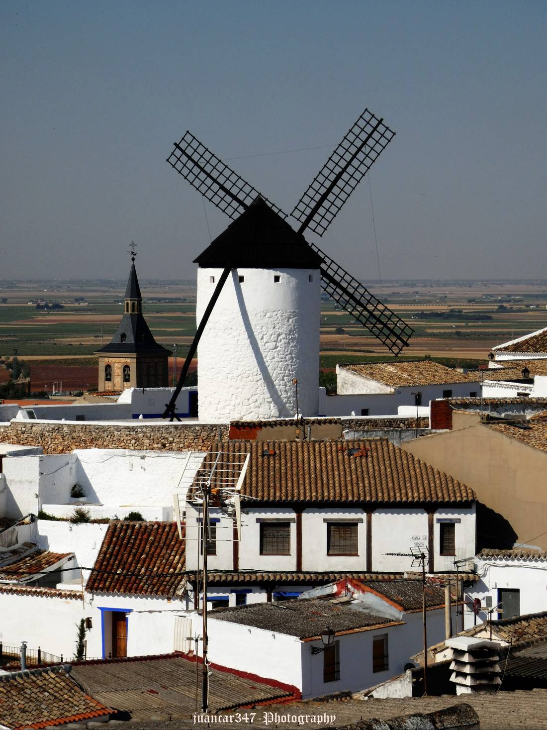 The mill is like a lighthouse protruding from the oldest neighborhood of Campo de Criptana