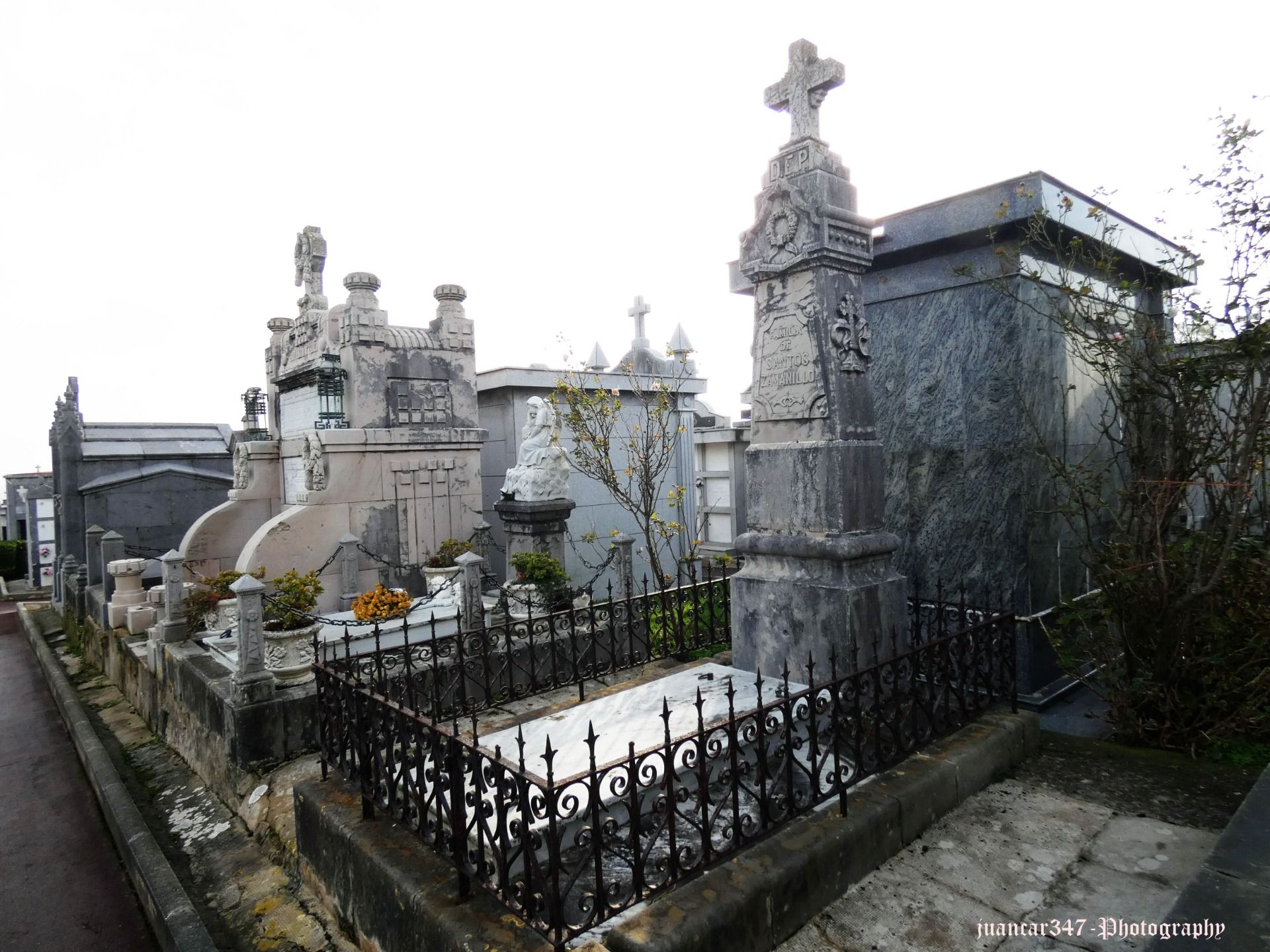 Pantheon diversity and symbolism