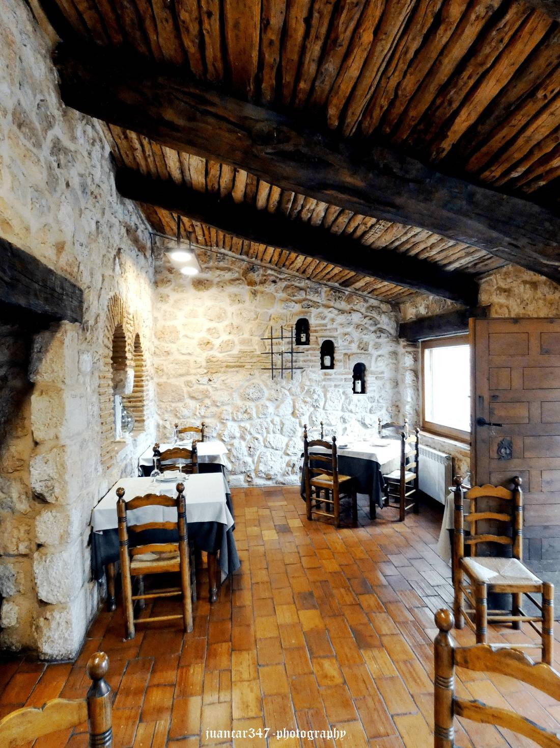 Overview of the interior of the restaurant
