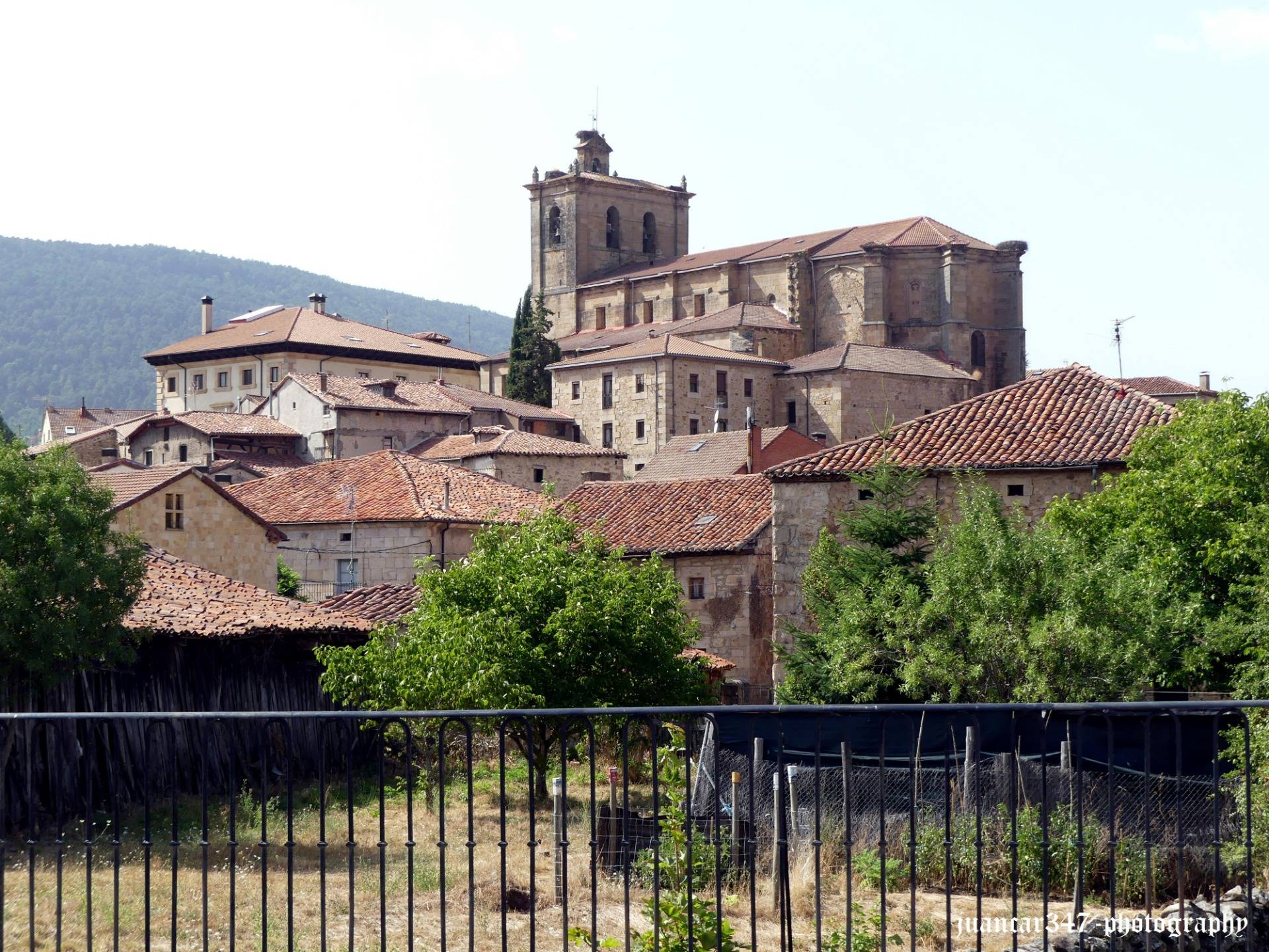 General view with the gothic church overhanging