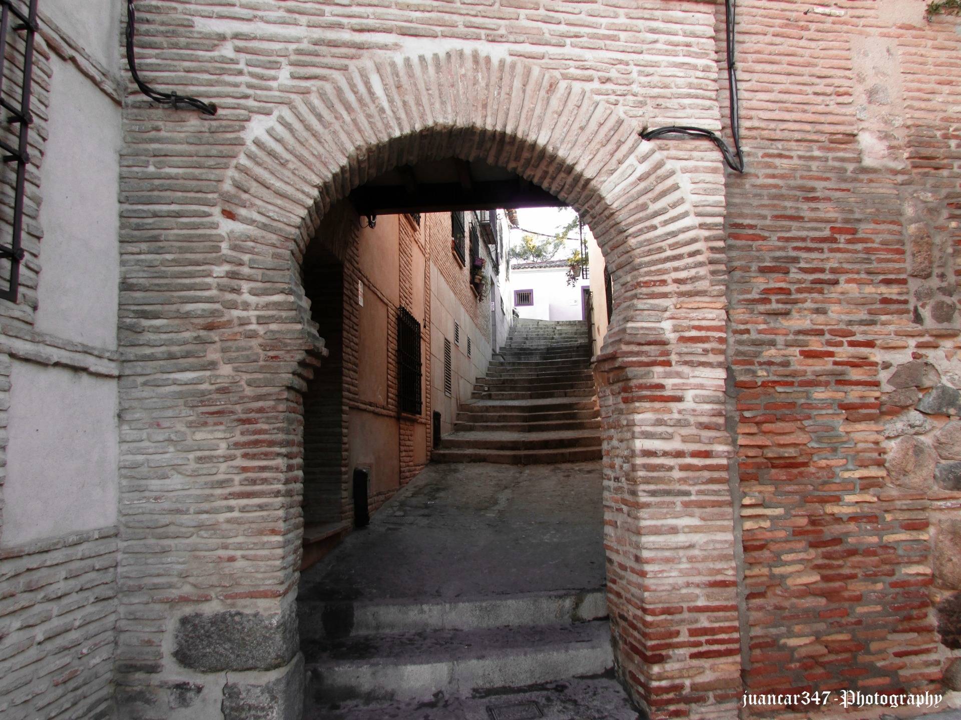 Medieval arch in Angel Street