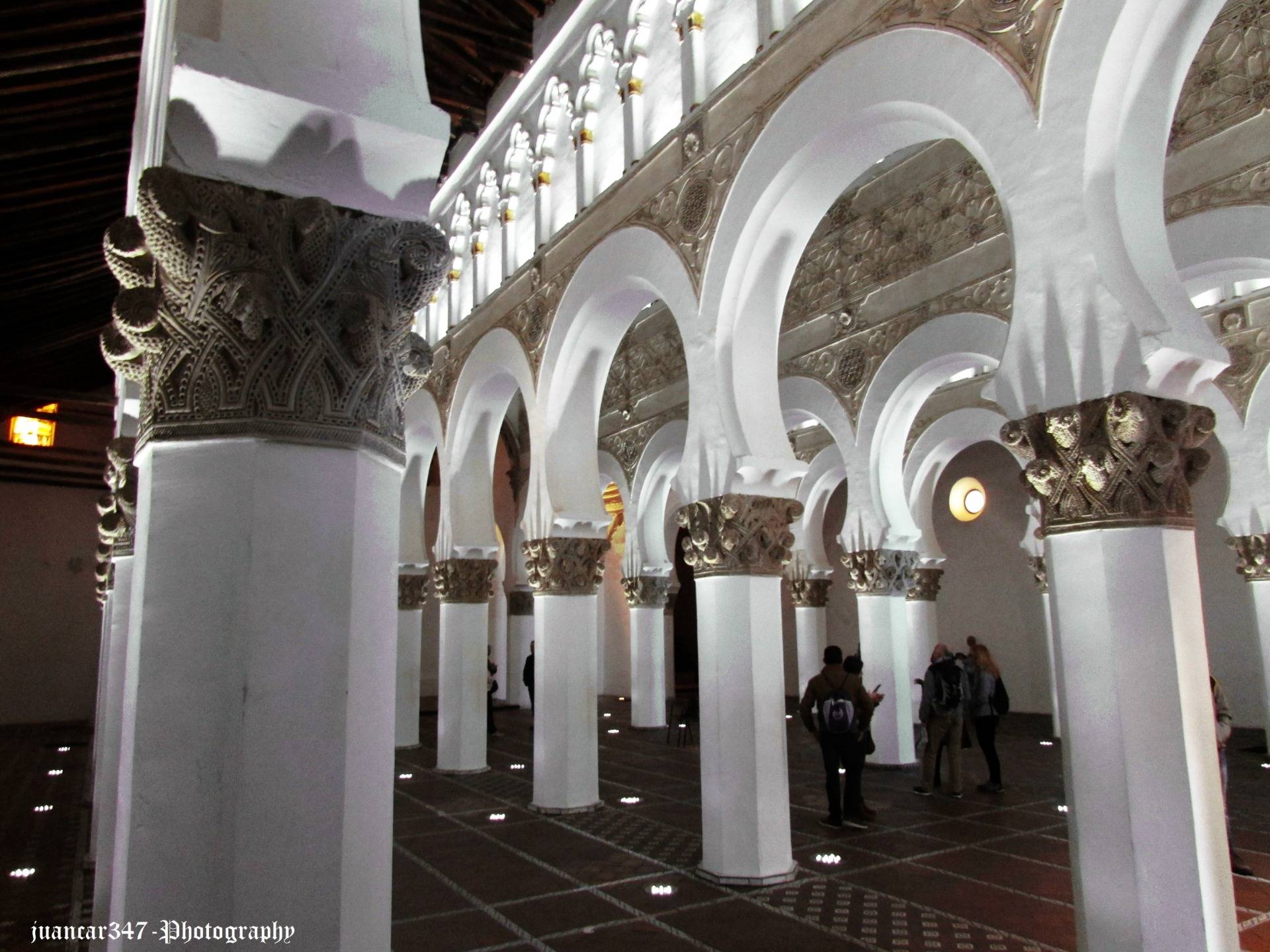 Interiors of the synagogue of Santa María la Blanca
