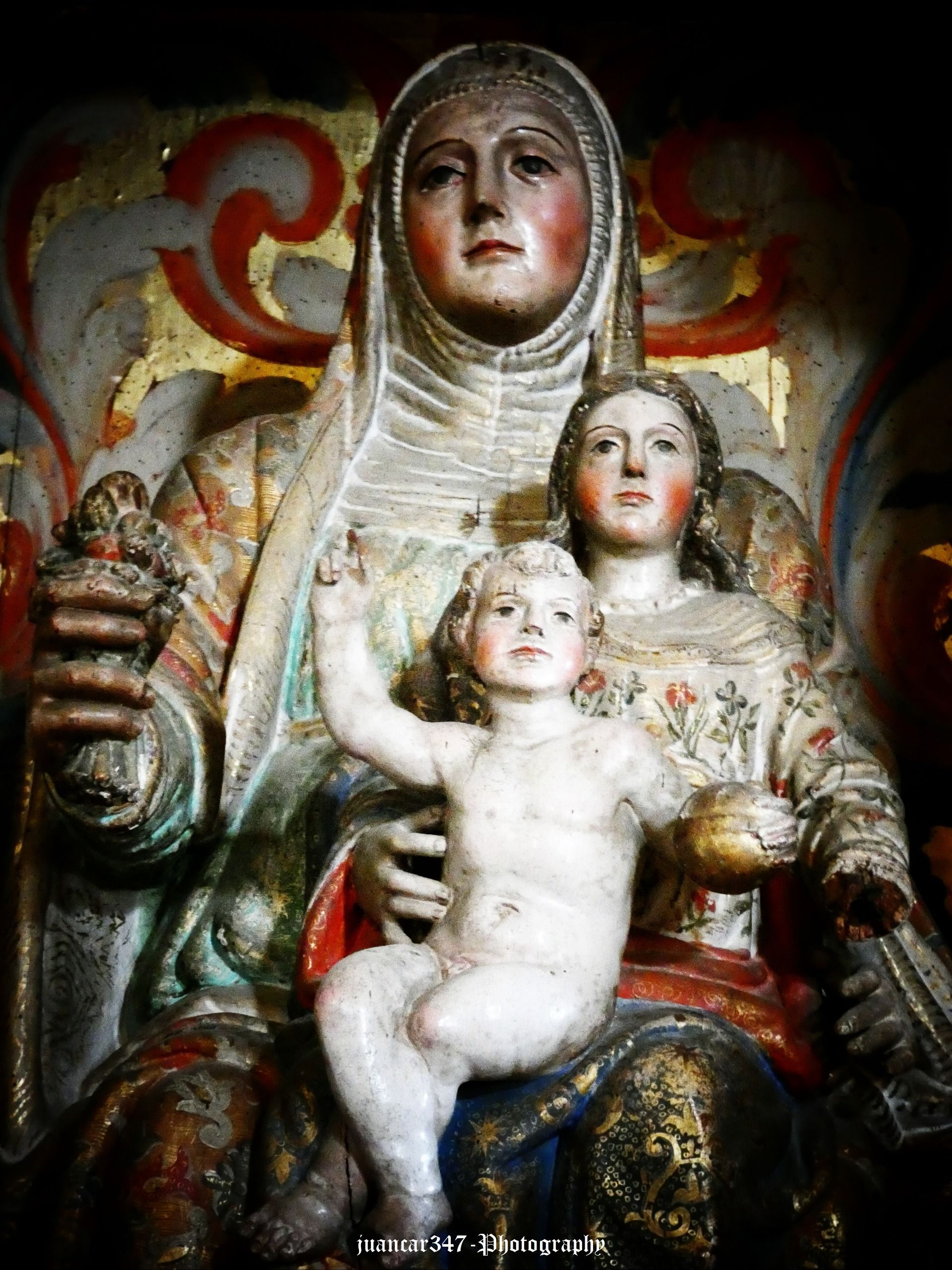 Santa Ana Triple: tres generaciones divinas