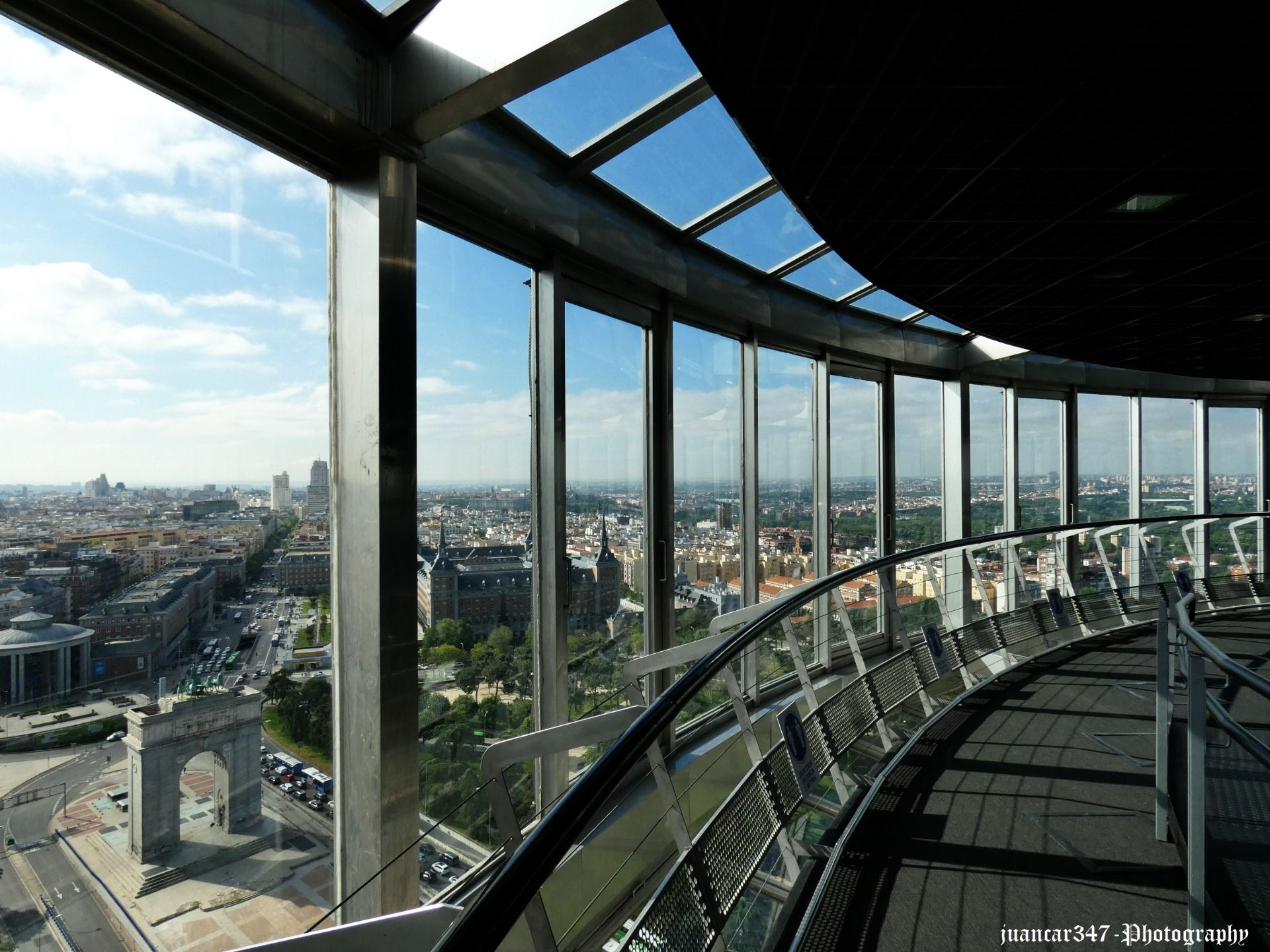 Inside the Moncloa Lighthouse: panoramic