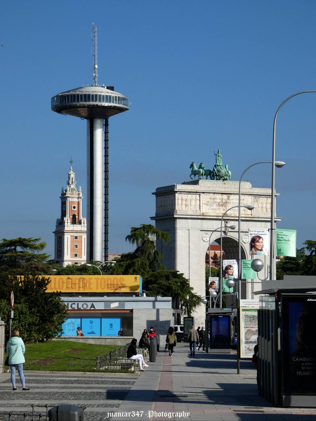 Moncloa: the Lighthouse rising above the Arch of Victory (Puerta de Moncloa)