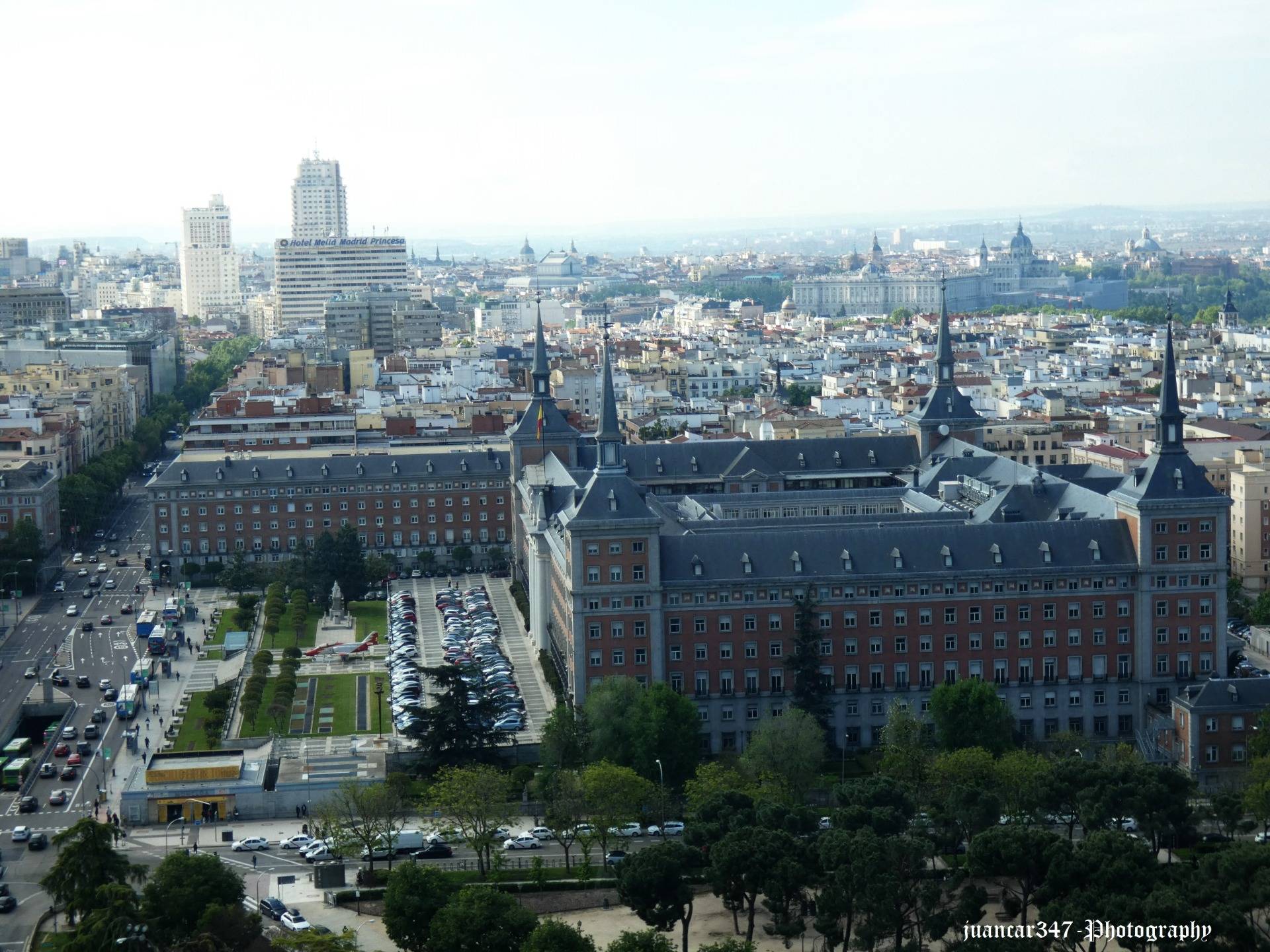 In the first place the Ministry of Air. In the background: the Meliá hotel, the Torre de Madrid and the Ríu hotel