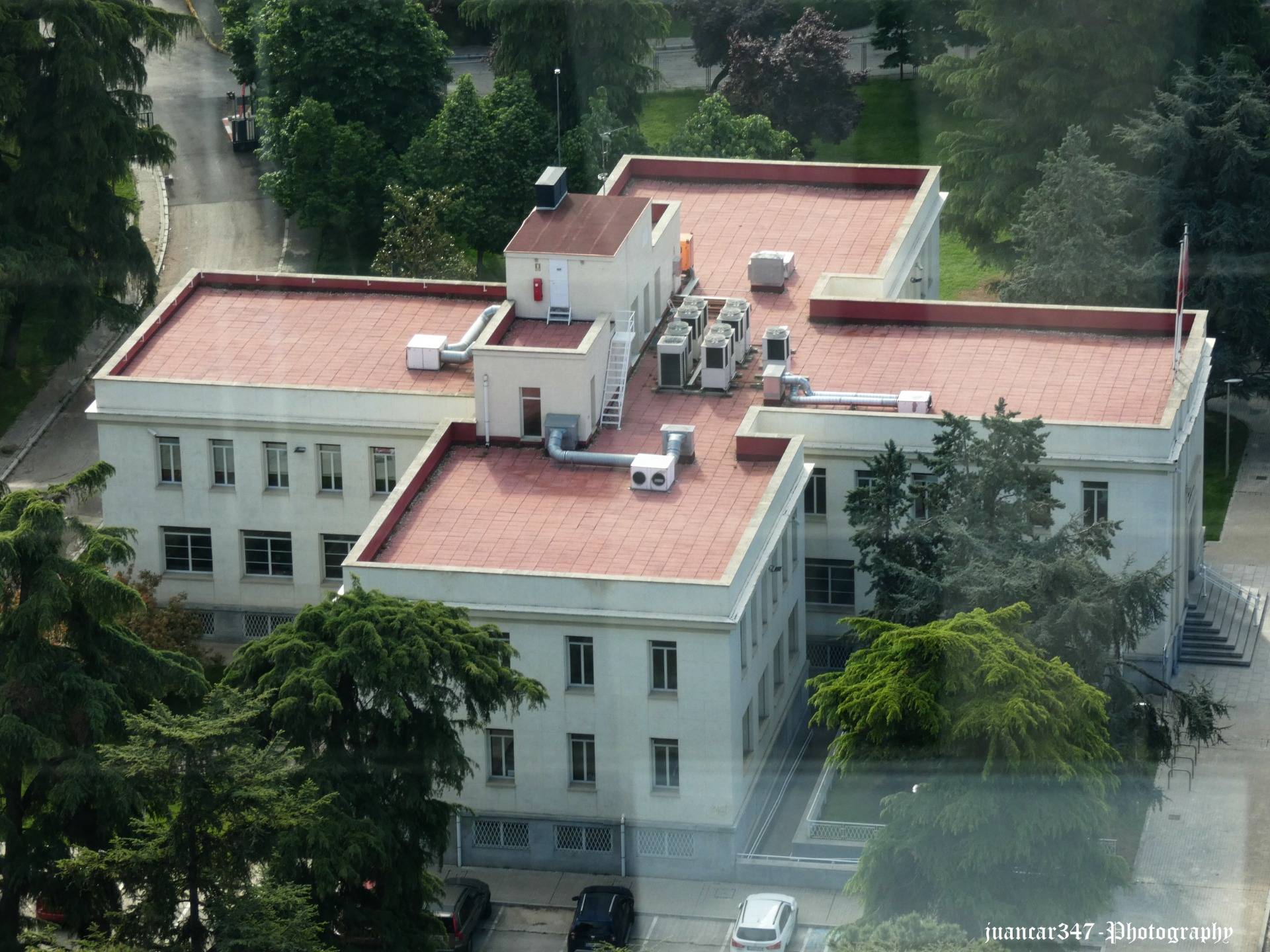 Part of the facilities of the Jiménez Díaz Foundation (La Concepción), a building with a plan in the shape of a Greek cross