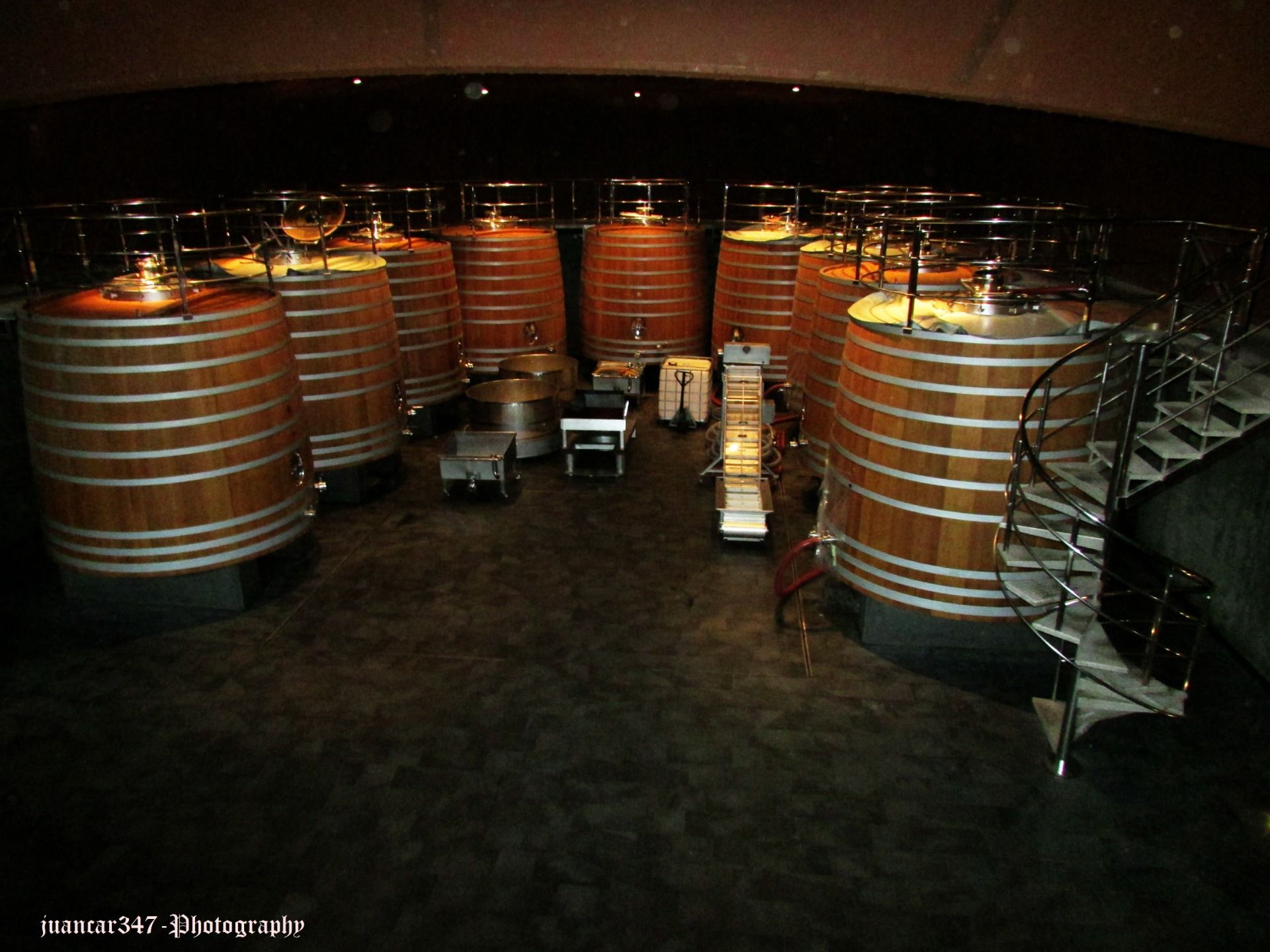 Huge tanks equipped with all safety devices