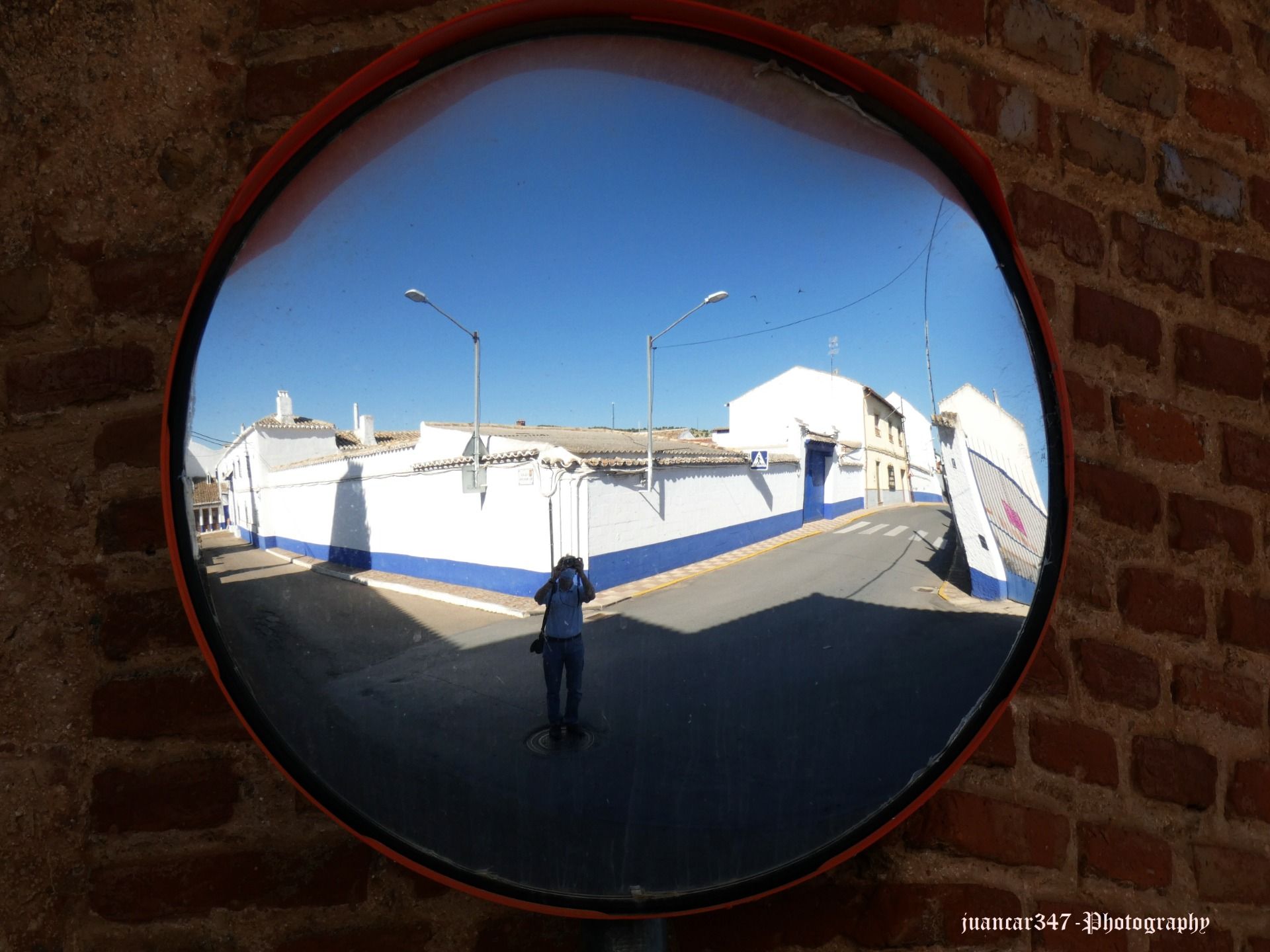 The peculiar whiteness of La Mancha houses