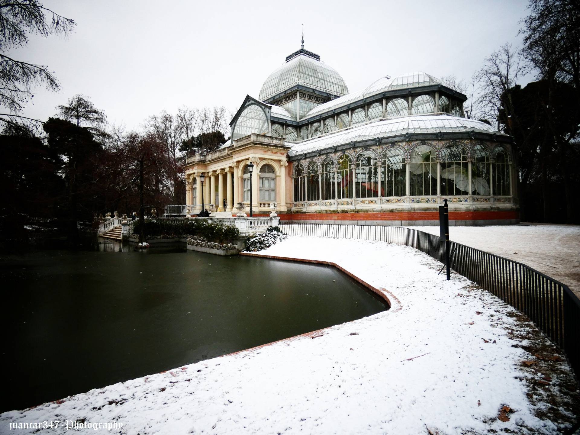 Madrid artistic destination: the snowy Crystal Palace