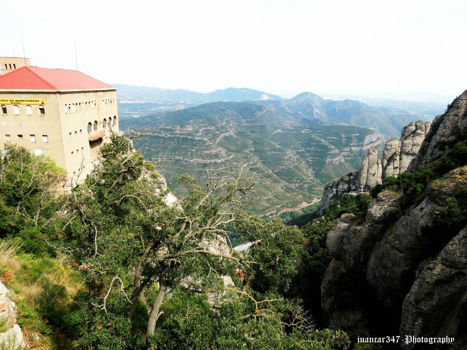Montserrat, panorámica cercana al Santuario
