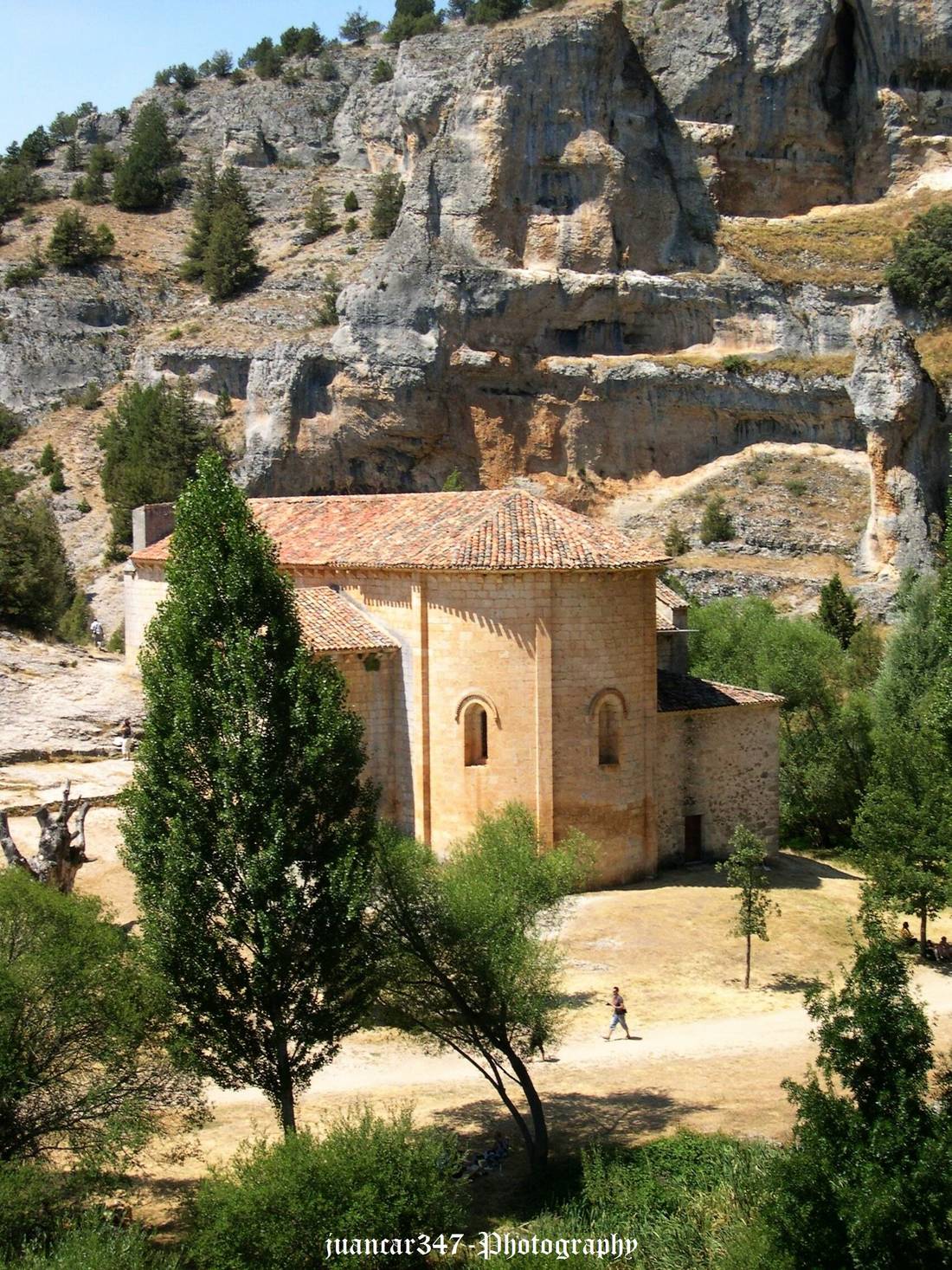 Vista del ábside de la ermita templaria de San Bartolomé, siglo XIII