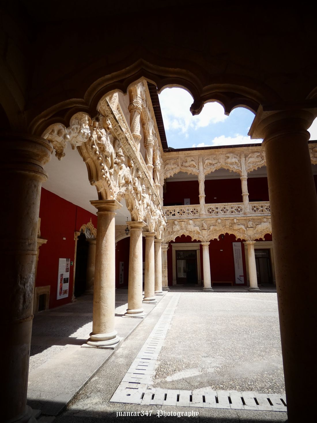 Patio de los Leones (Lion’s Courtyard) perspective