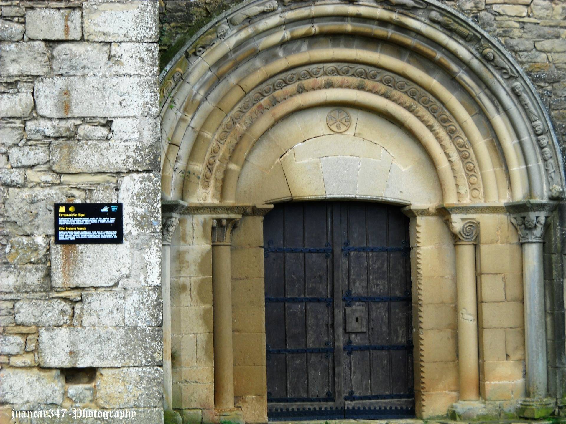 Romanesque doorway: twin of Santa María de Eunate
