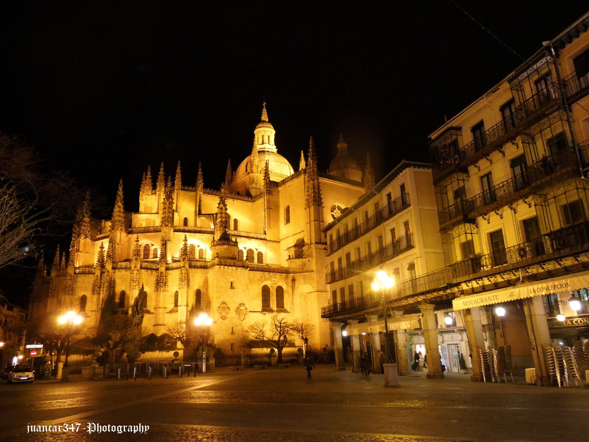 Panorámica de la Plaza Mayor y la Catedral
