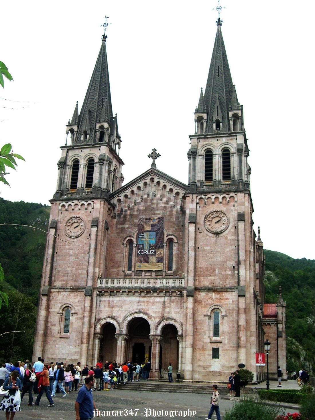 General view of the Covadonga basilica