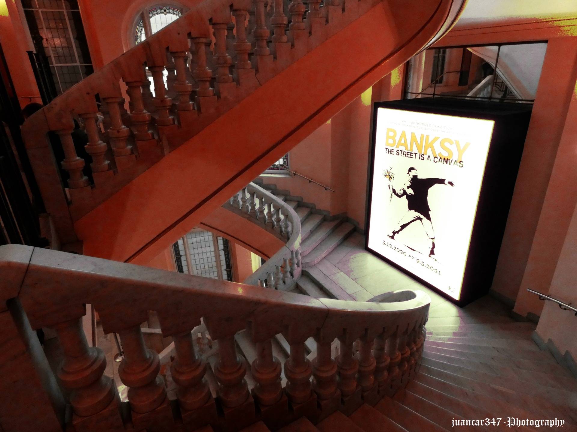The magnificent staircase of the Círculo de Bellas Artes