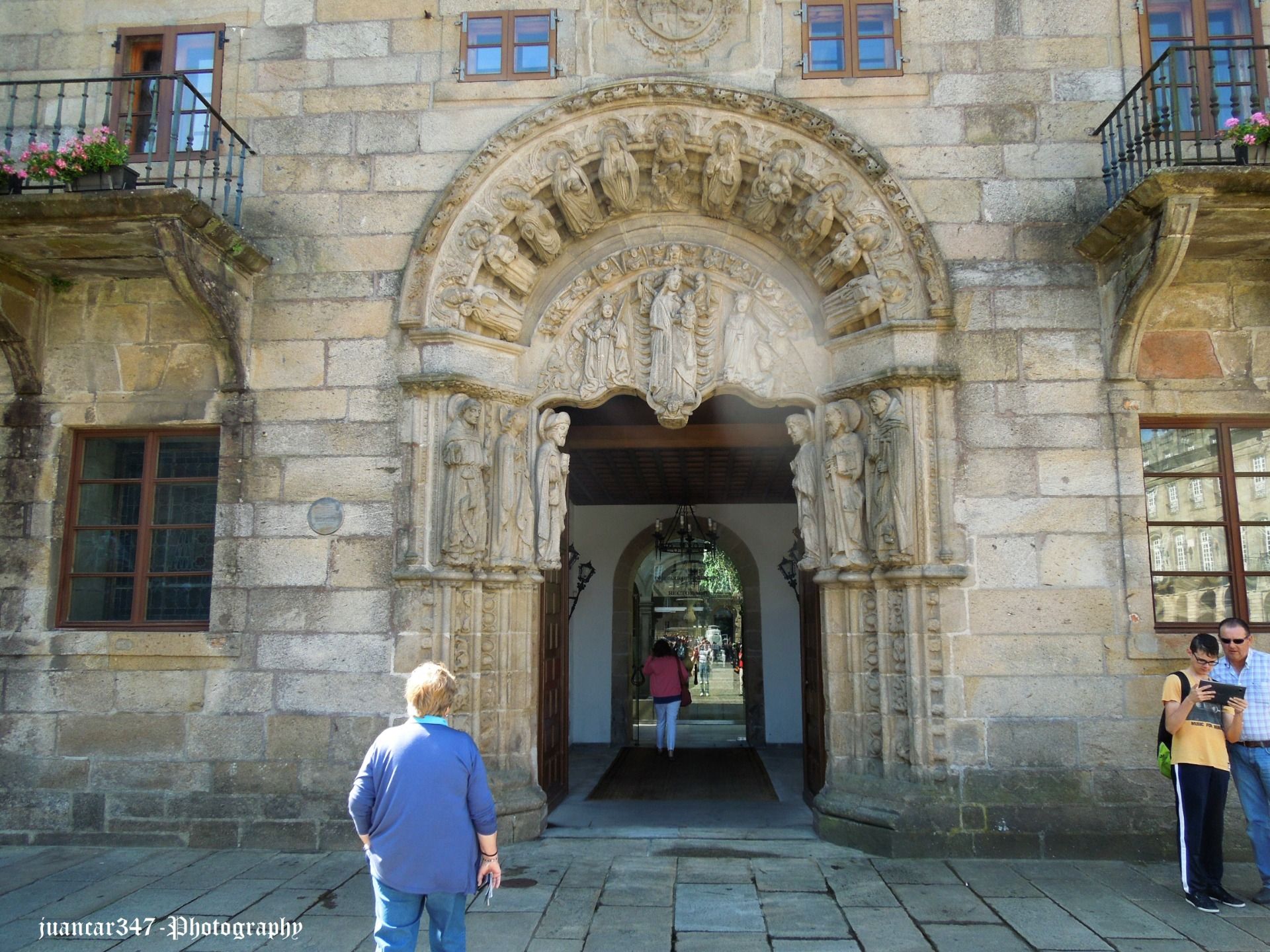 Romanesque art in civil architecture