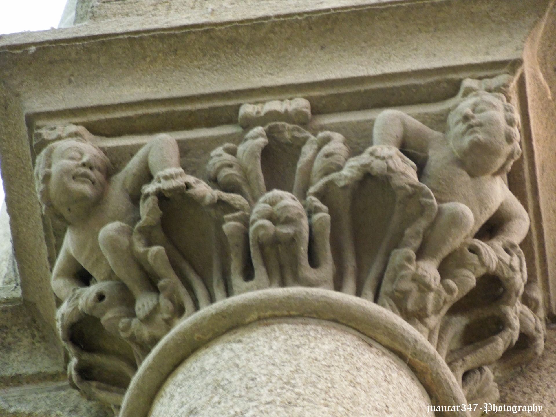 The enigmatic smiles of the characters of Maestro Mateo