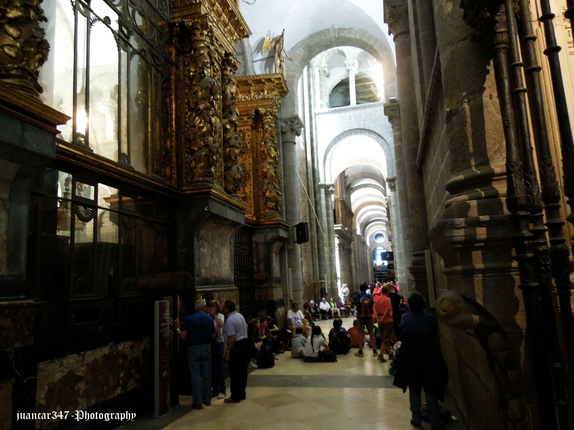 Waiting to go down to the crypt where the relics of Santiago rest
