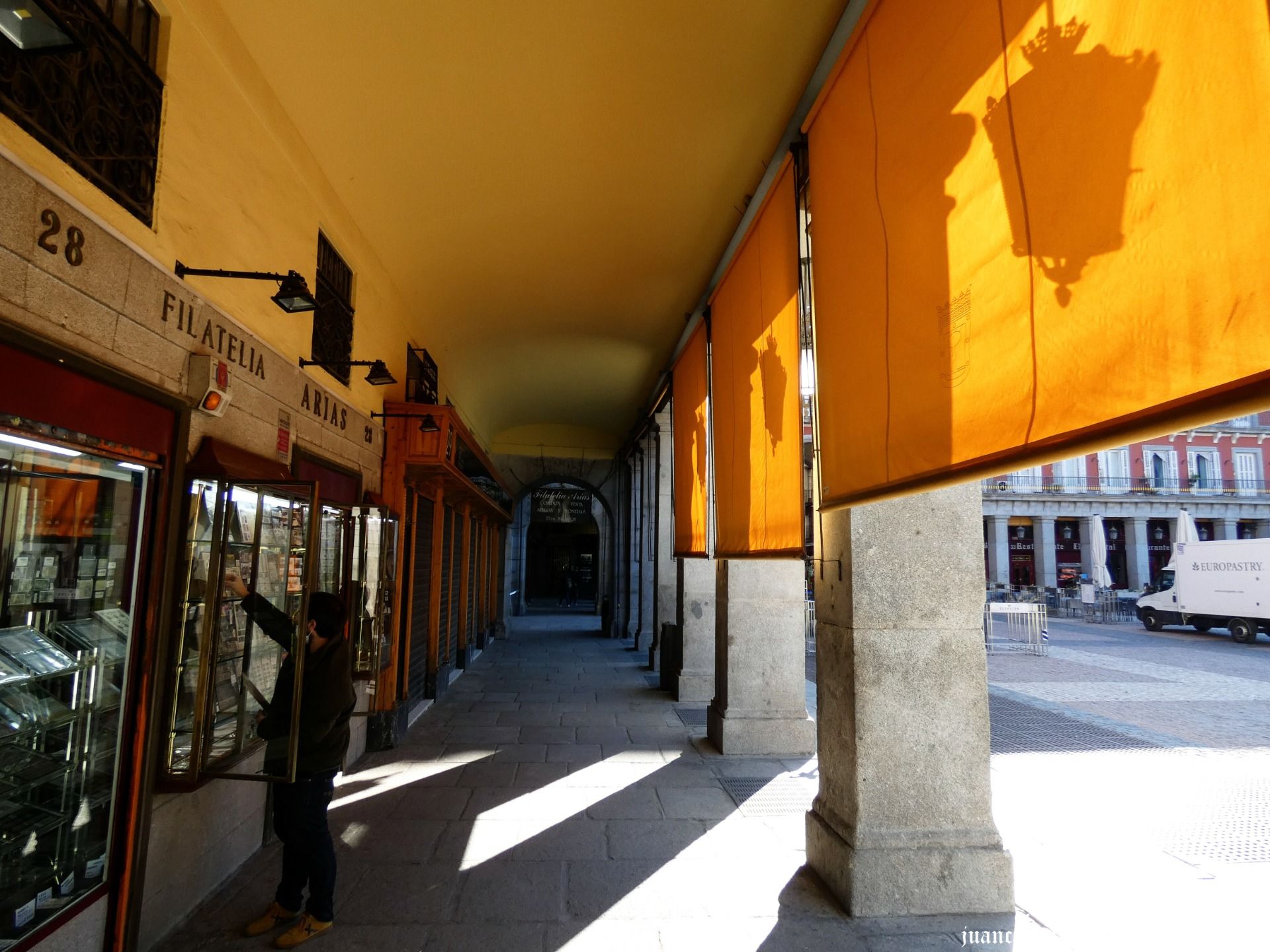 Traditional Numismatic and Philately shops