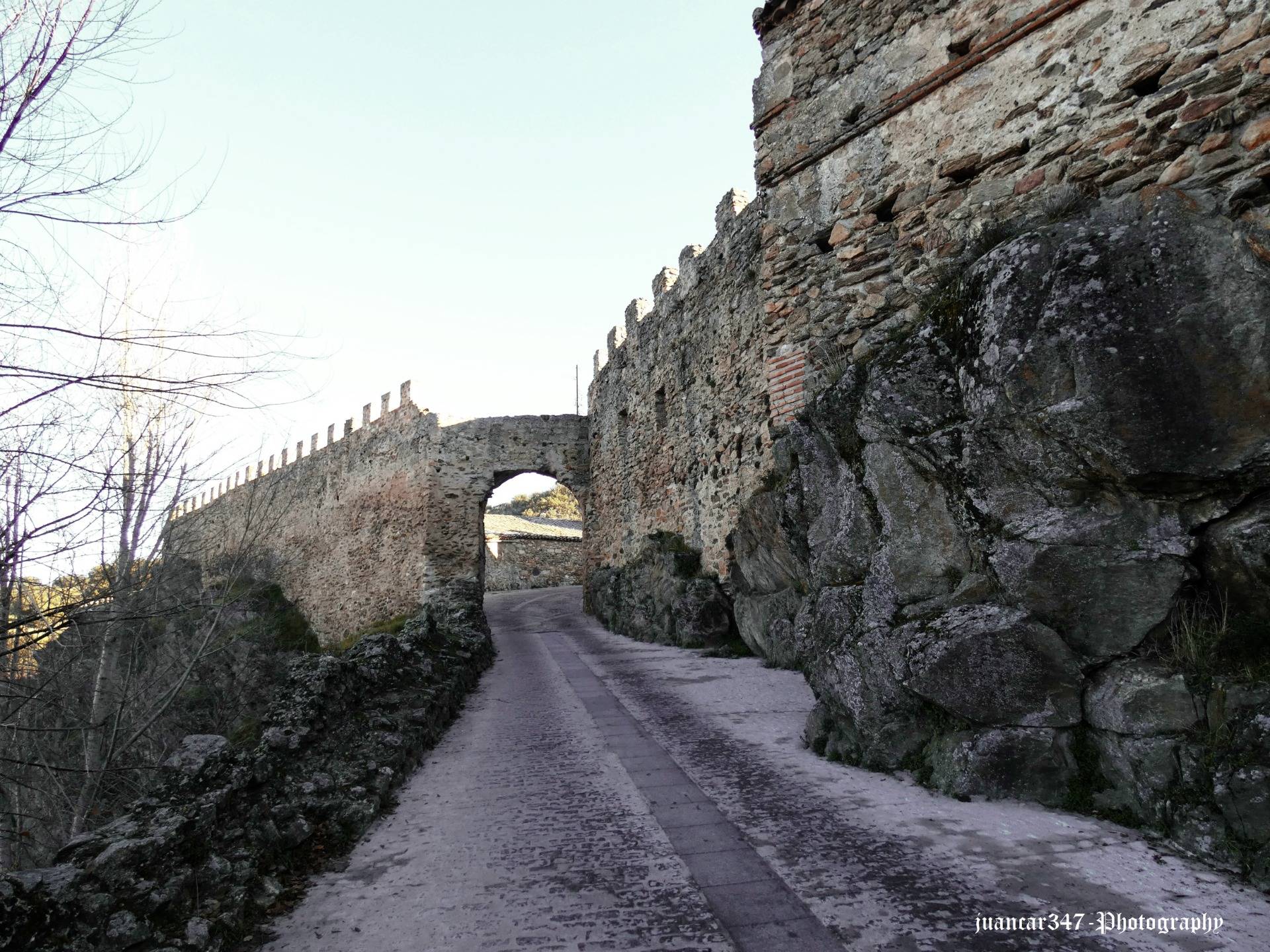 Panoramic: Gate and walls of the Arrabal