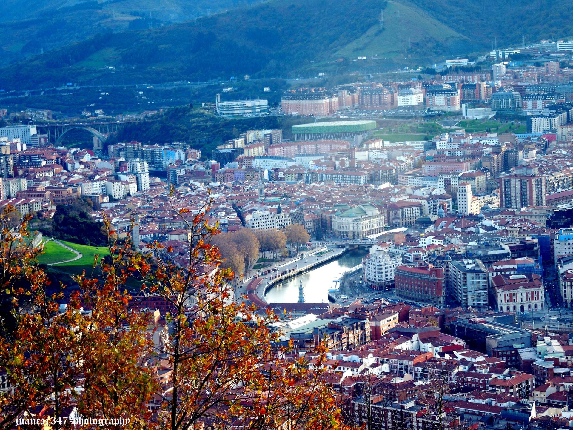 The estuary and the mountains that surround Bilbao