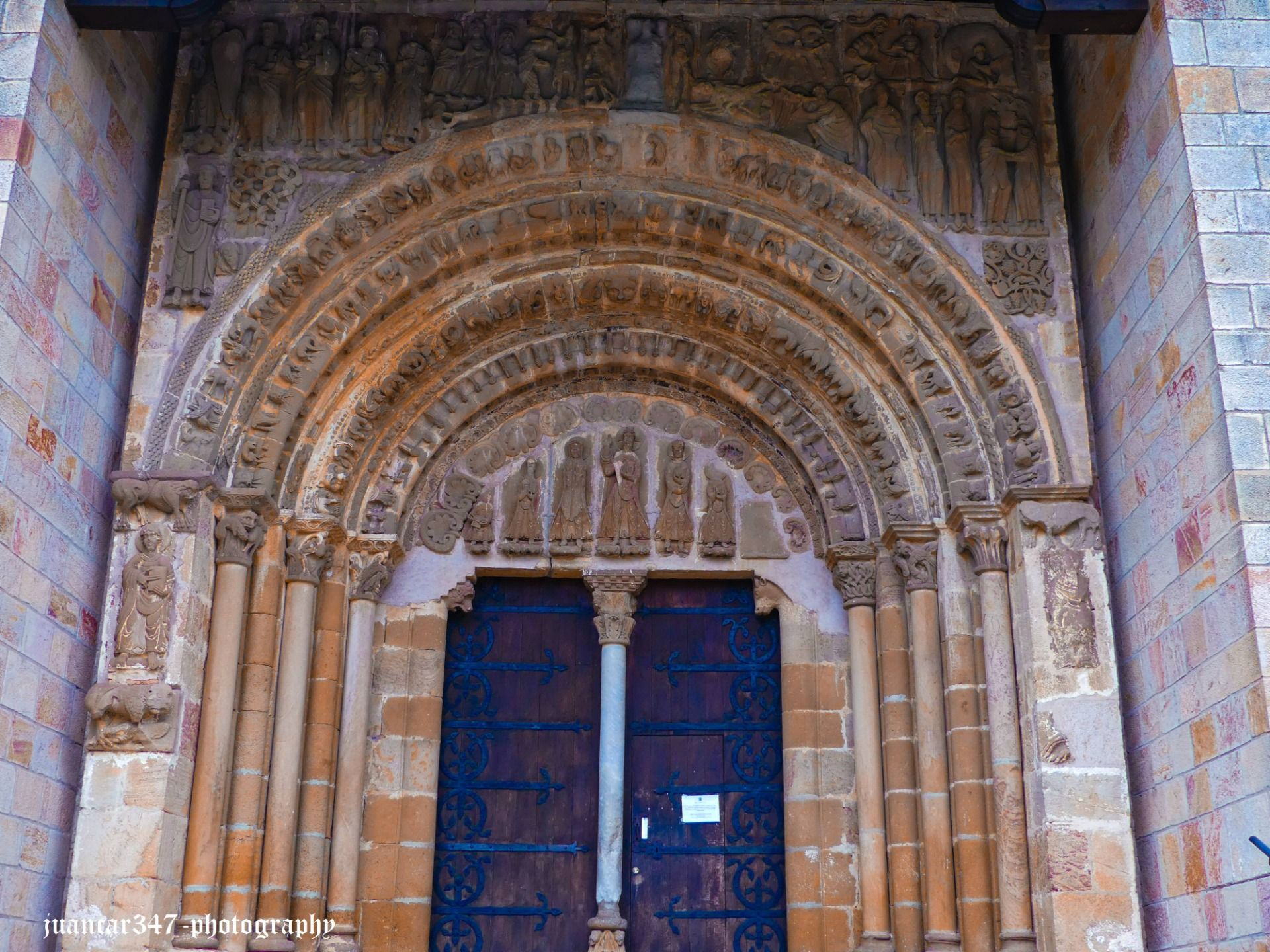 A walk through the Mountain Range and the monastery of Leire