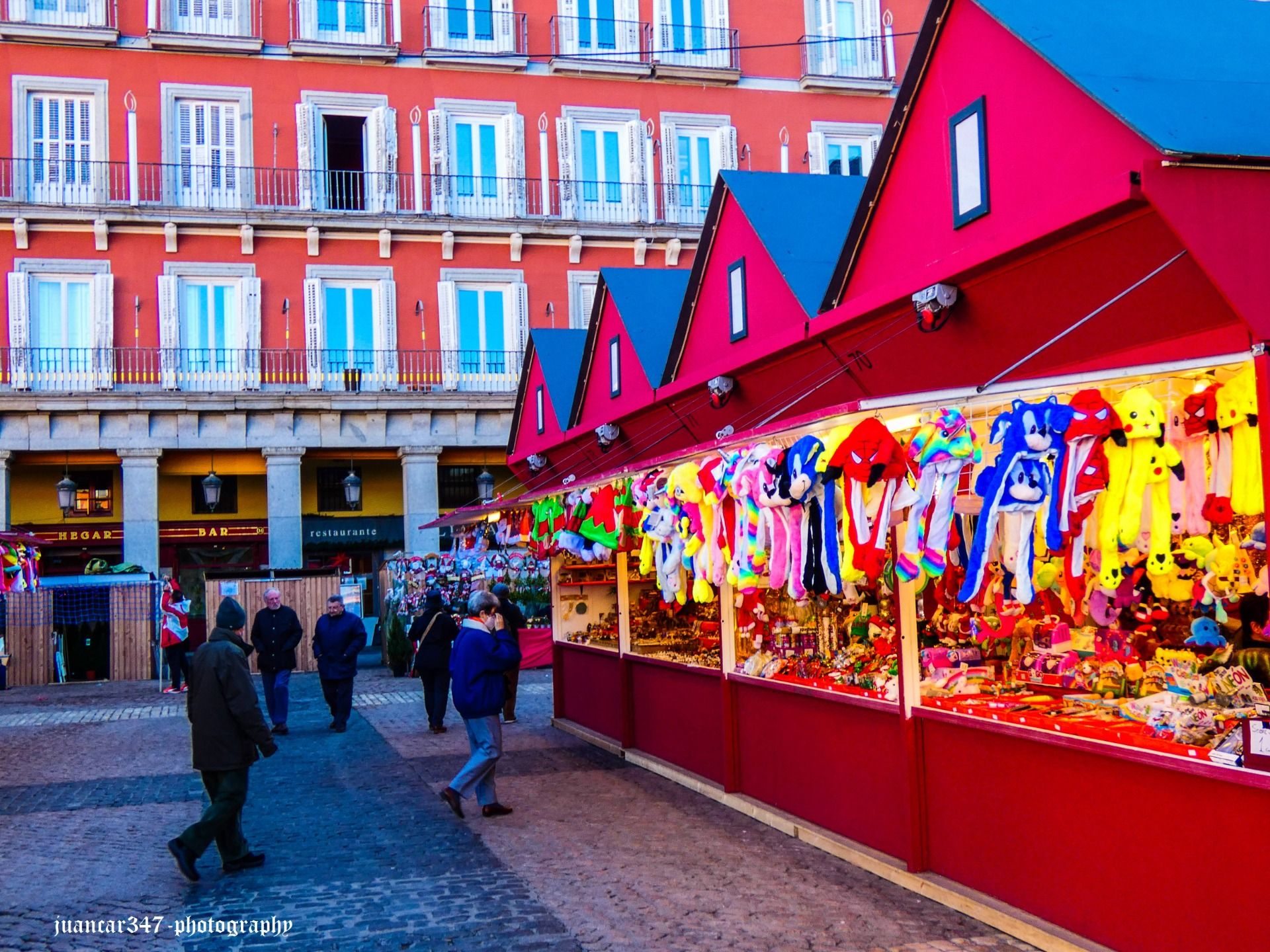 Madrid: the Christmas market in the Plaza Mayor