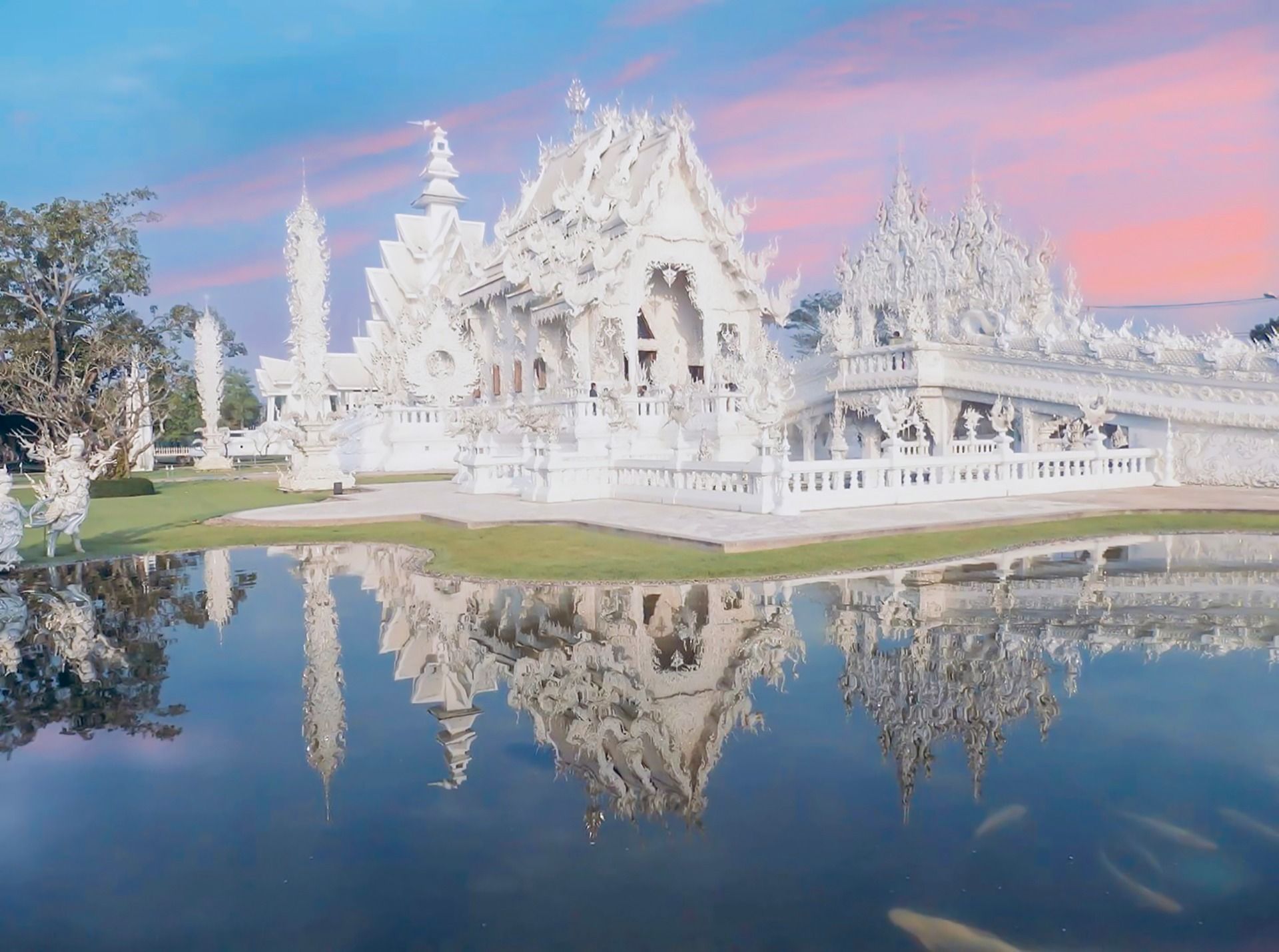 The "White Temple" of Chiang Rai Thailand!