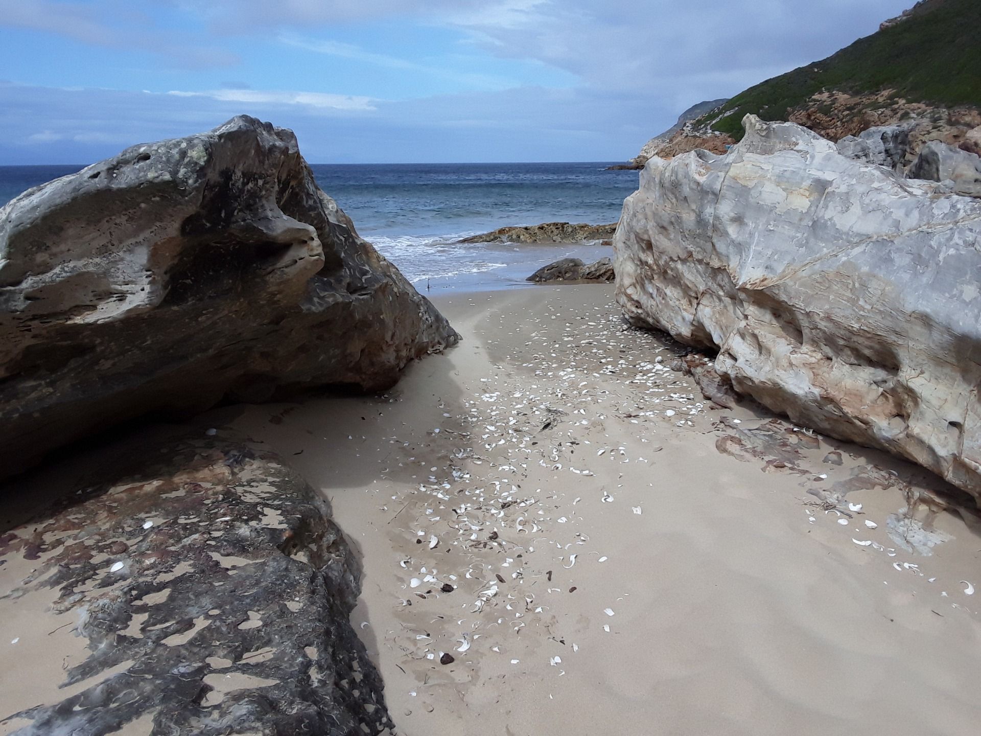 Interesting rock formations with the peninsula just to the right, fractionally visible