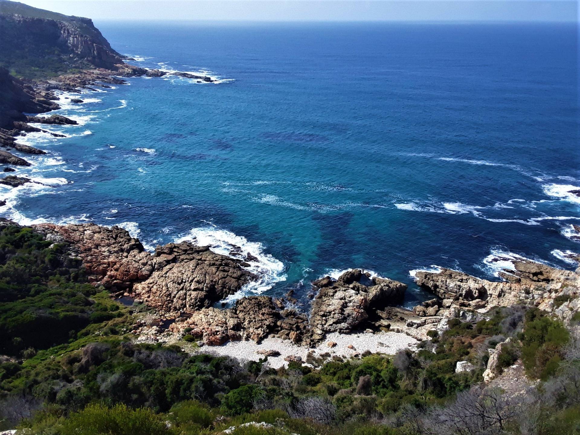 The rugged rocky shoreline of the ”Garden Route” Plettenberg Bay in South Africa