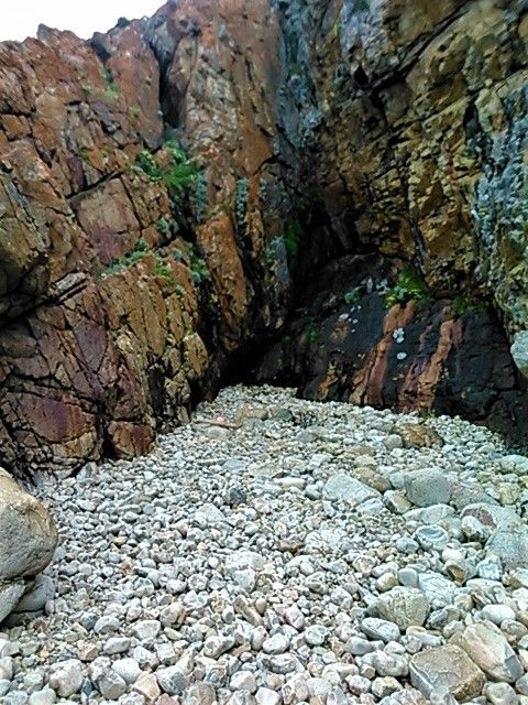 Curious rocky alcoves where the high tide washes up to the rock face