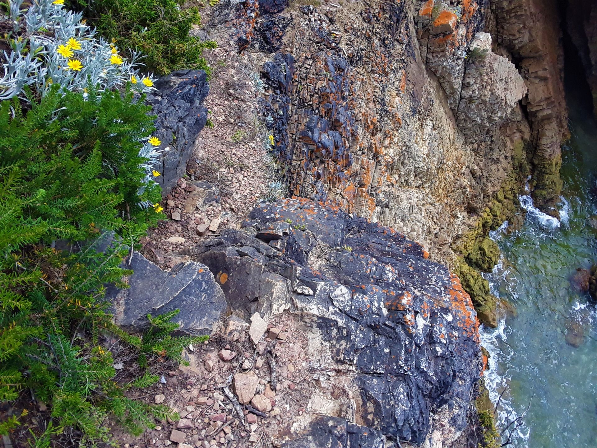 The actual hiking path - on the very edge of the continent