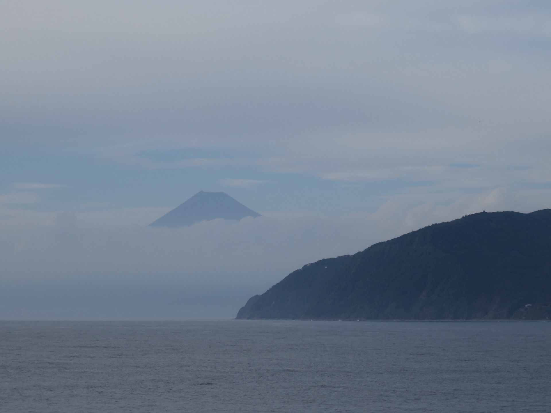 Fujisan watching on.