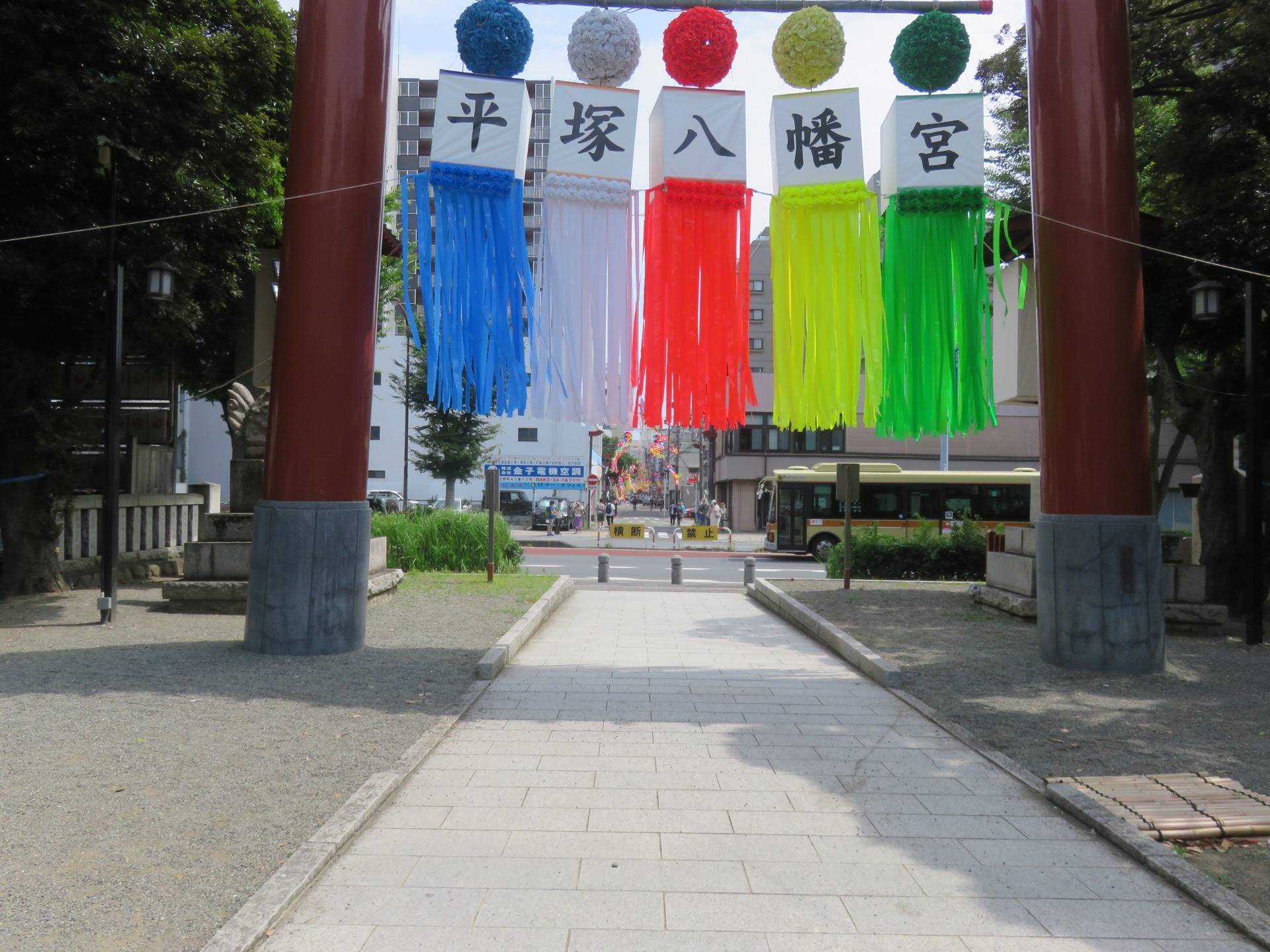 Hiratsuka Hachimangu Shrine, with the festival decorations on the red gate and in the distance.