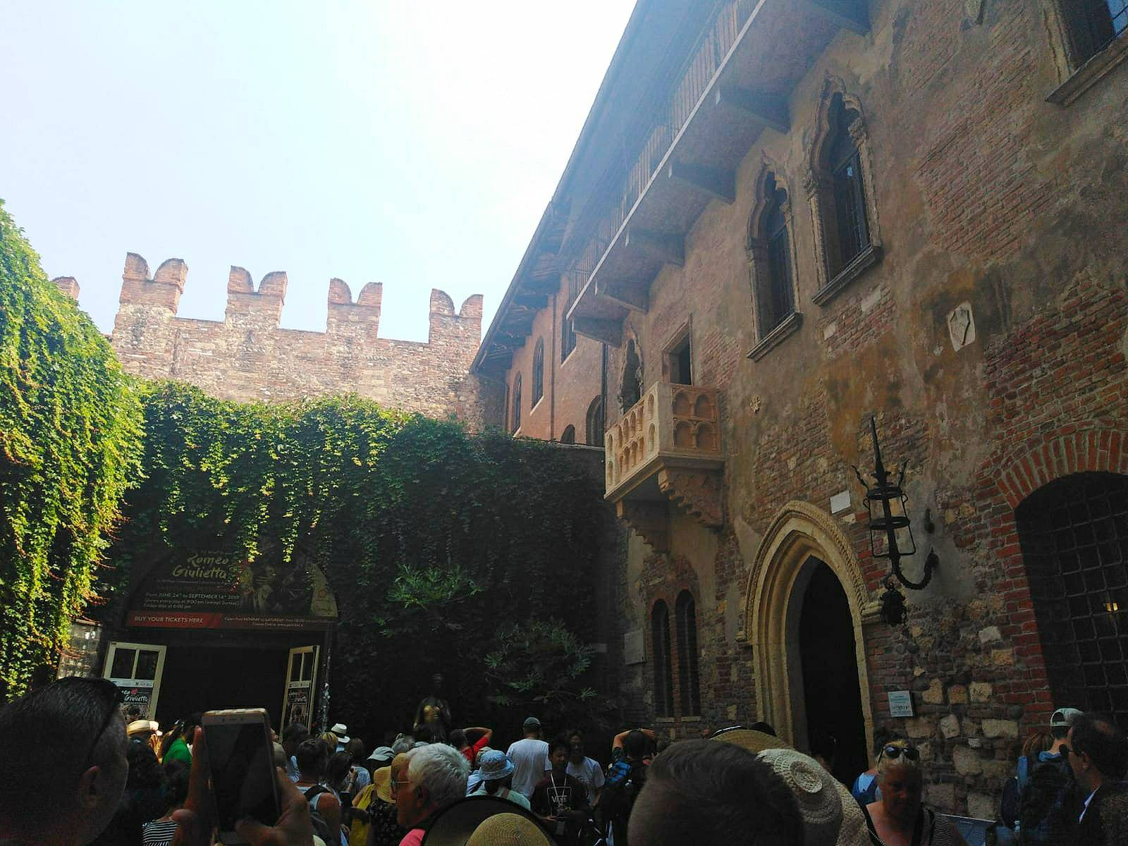 The House of Julietta (Casa di Giulietta), one of the main attractions of Verona with probably the most famous balcony in the world. 