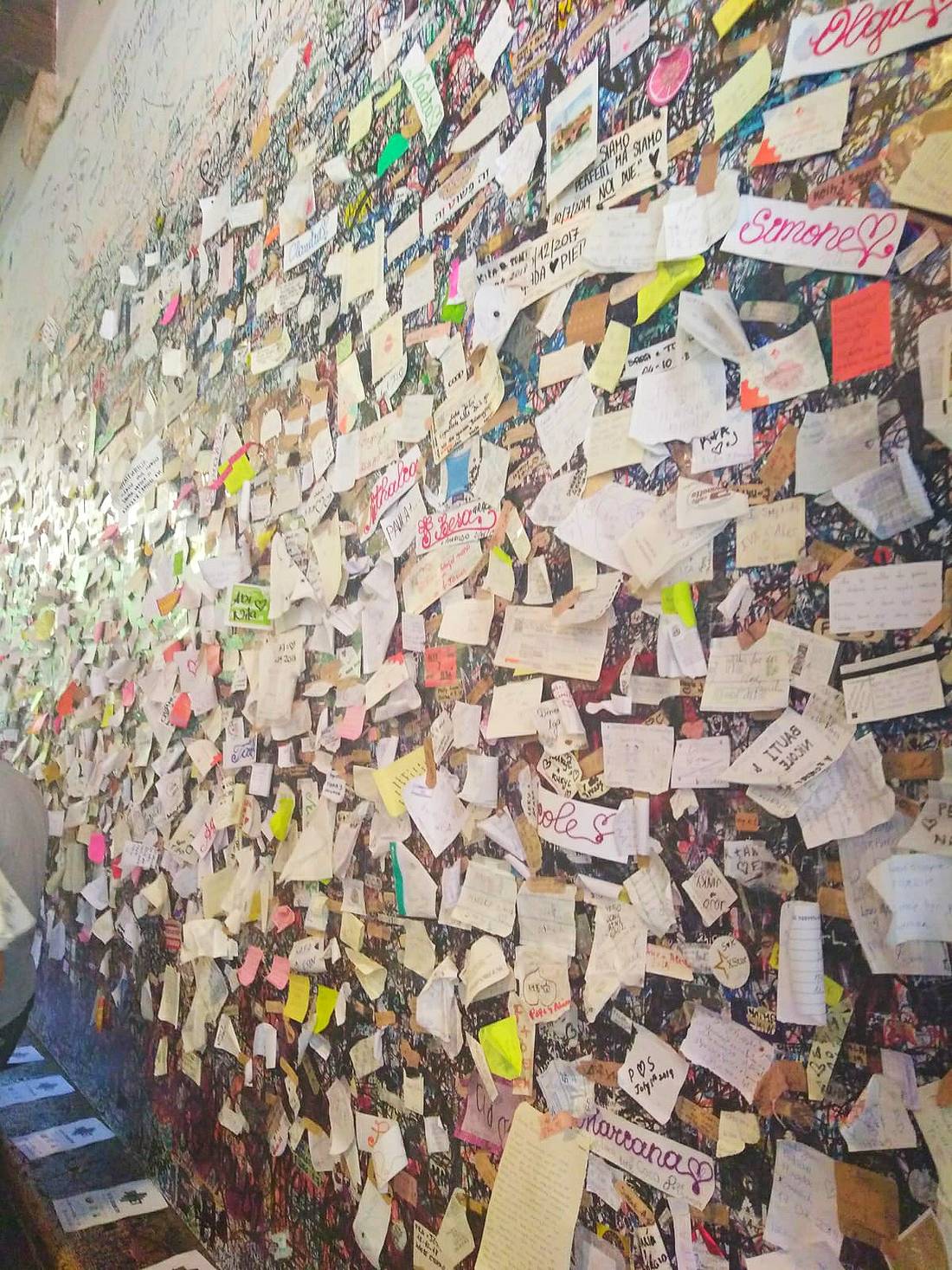 Thousands of little pieces of paper - love vows of couples