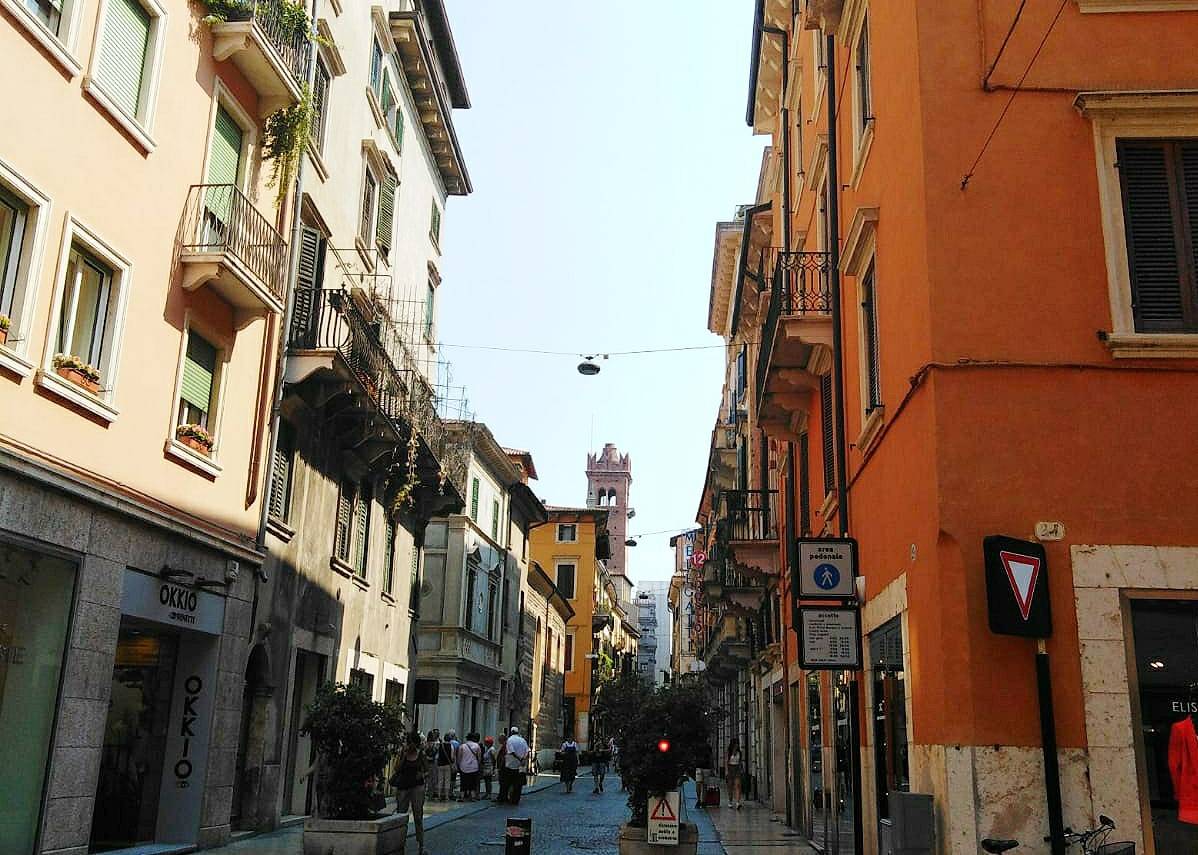 One of the beautiful alleys and shopping streets in Verona - not only in Milan, also here you realize that Italy is the country of fashion ;)