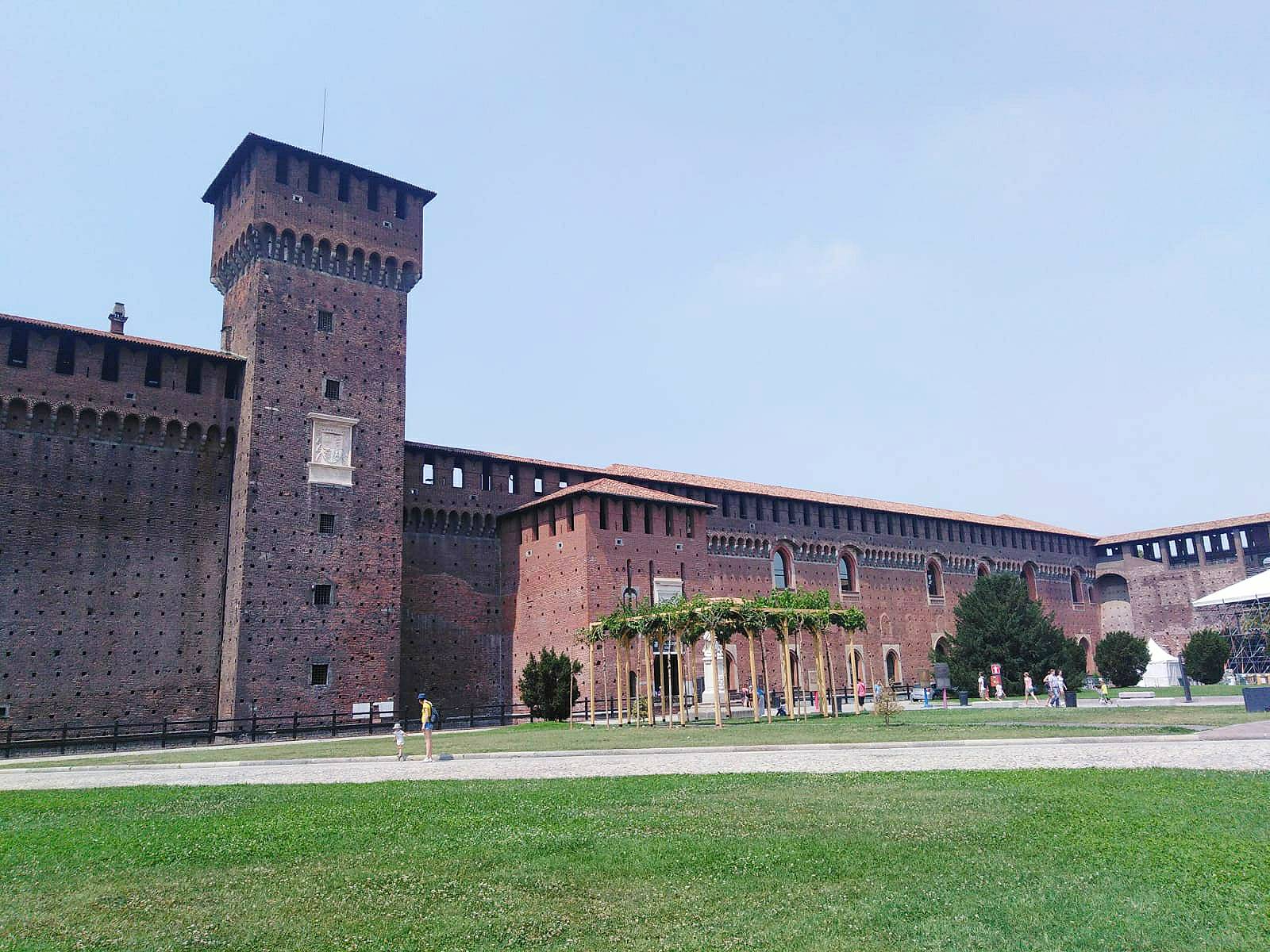 The Castello Sforzesco, decorated by artists like Leonardo da Vinci