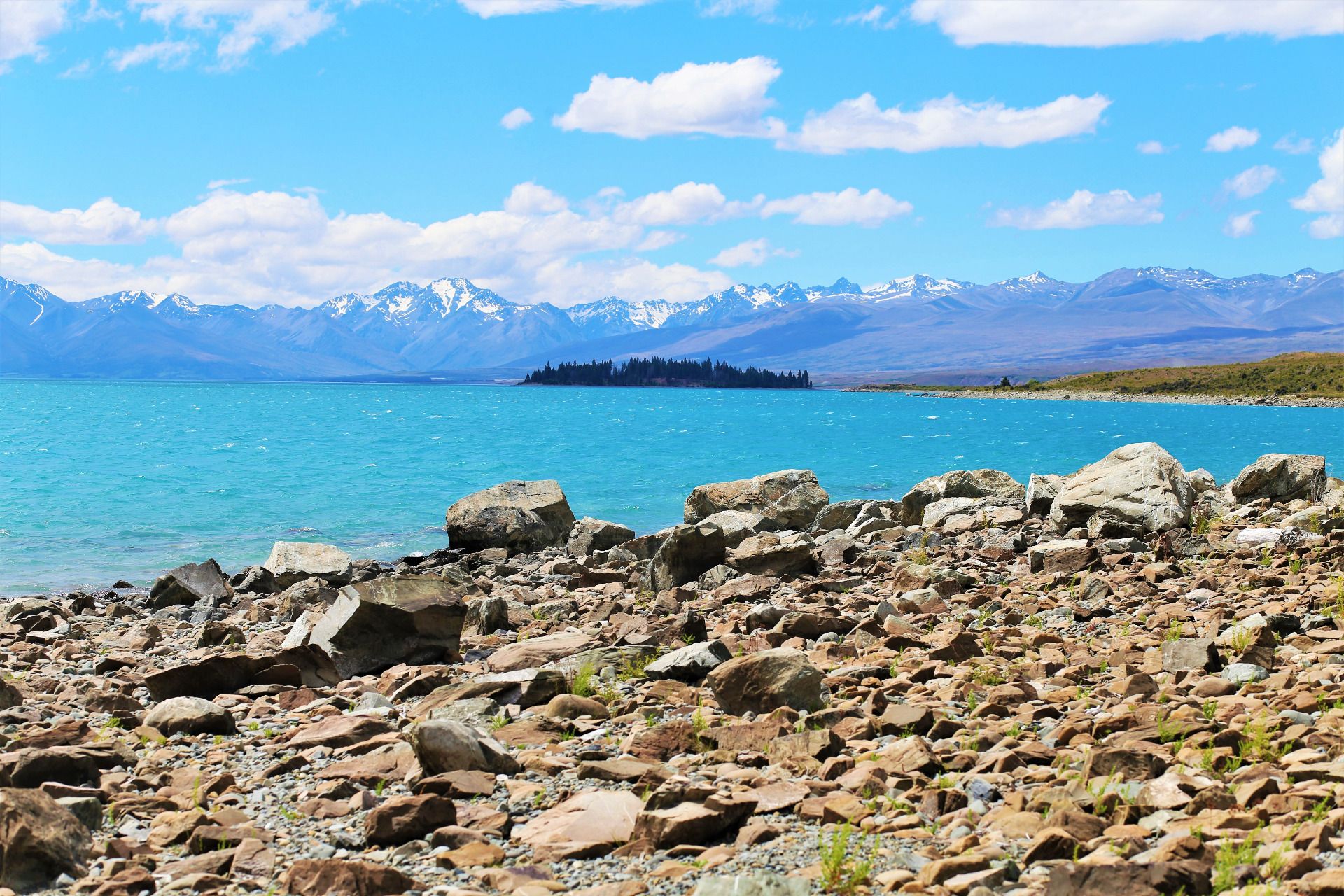 Beautiful turquoise water on Lake Pukaki!