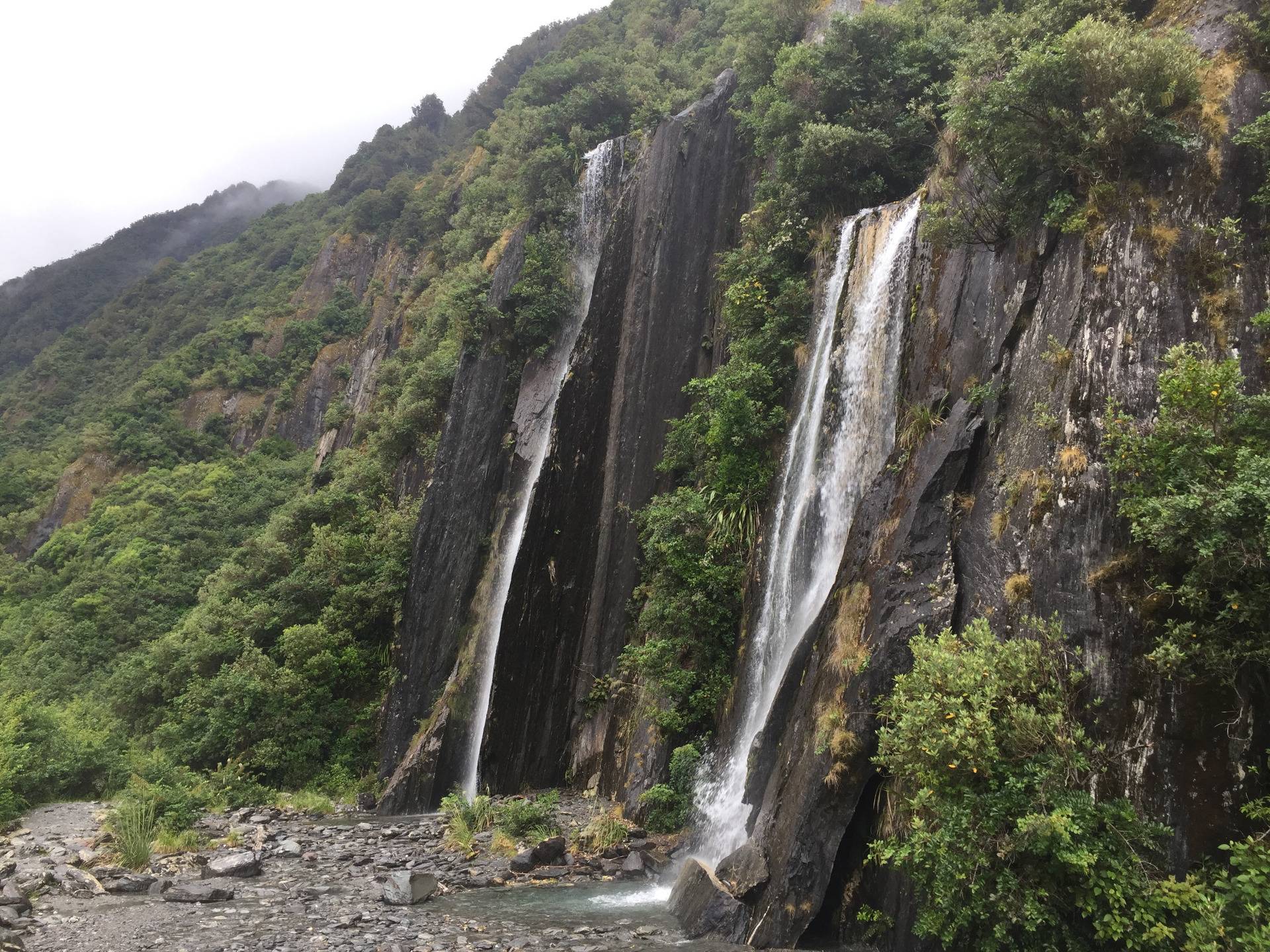 We saw incredible waterfalls while walking 