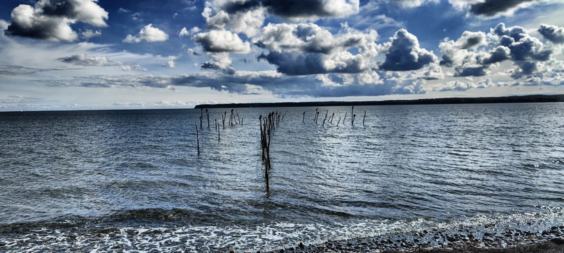 The Baltic Sea rushes around the hikers